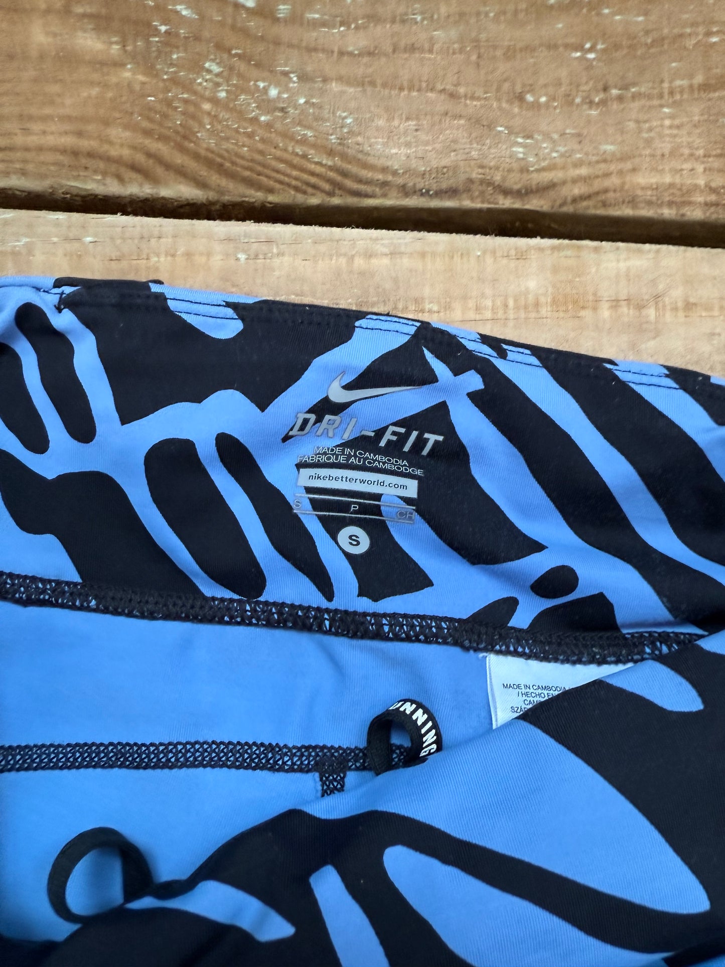 Nike epic lux full length leggings. Abstract pattern. Size small. Gym/ yoga.