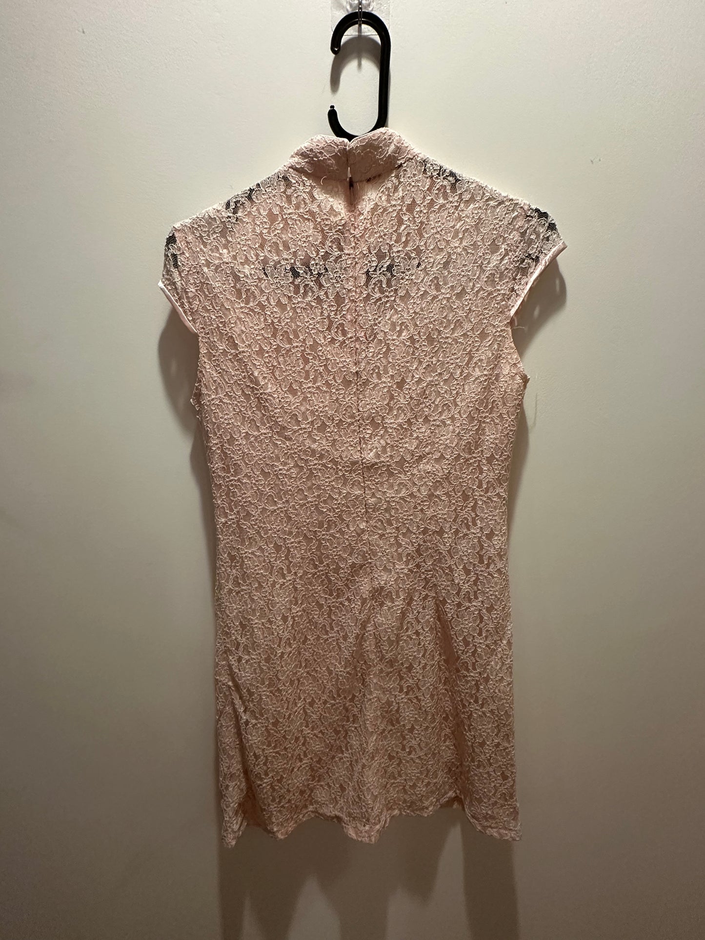 Vintage 90s Chinese cheongsam dress. Pink floral lace. Size 8-10.