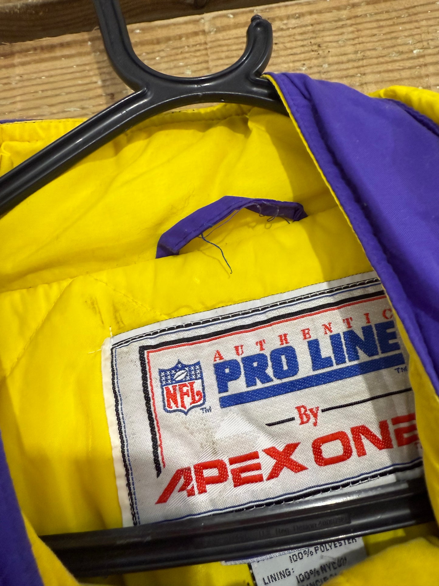 Vintage 90s NFL Apex Minnesota Vikings sports jacket/coat. Size XL