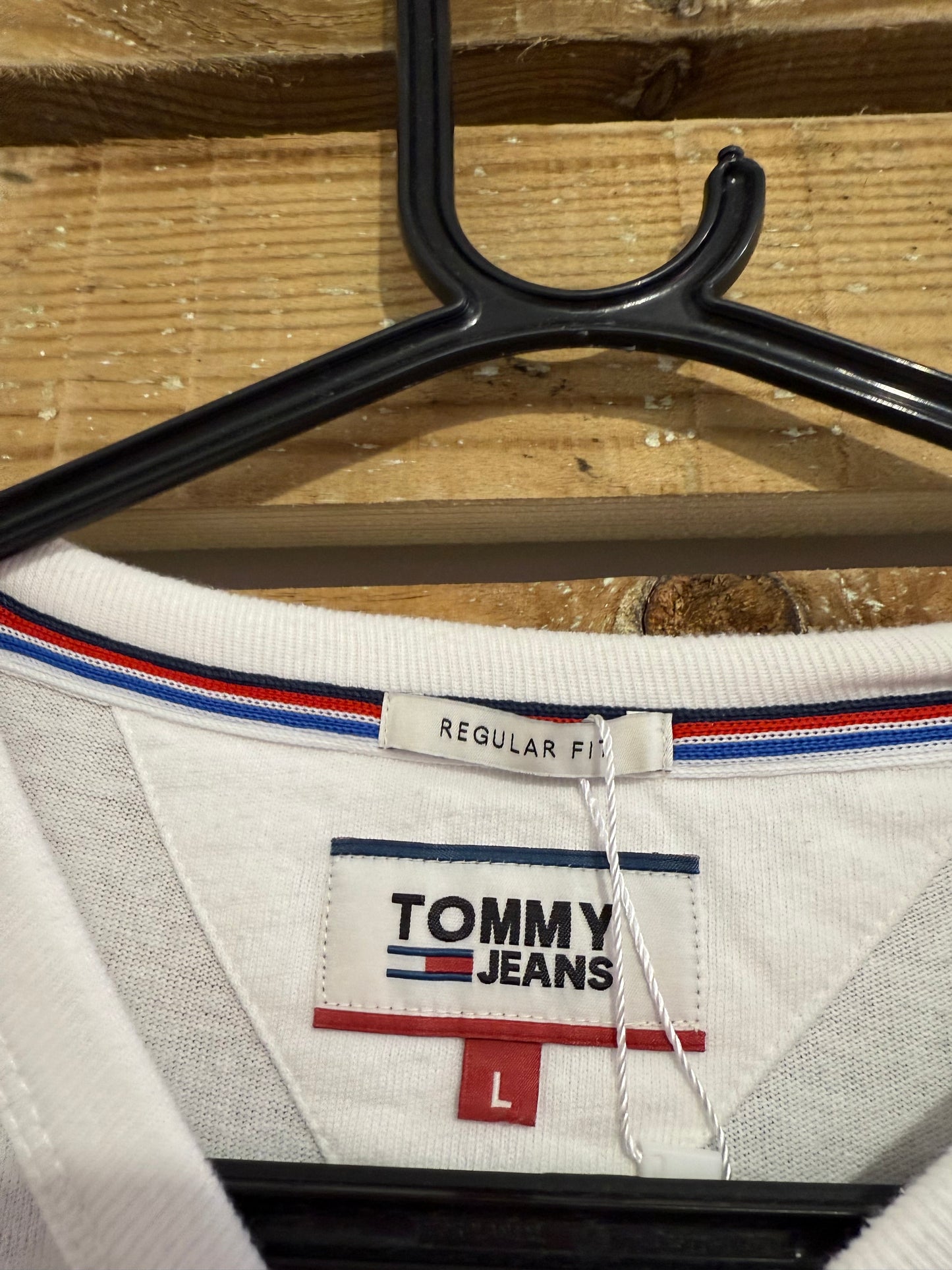 Vintage Y2K Tommy Hilfiger spell-out logo T-shirt. Size Large