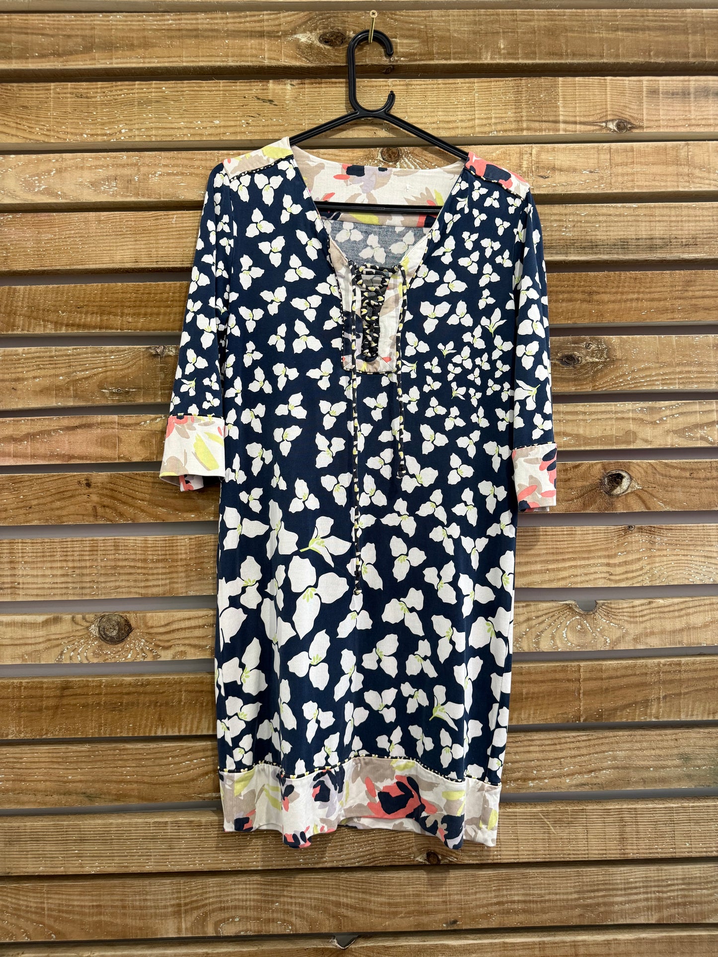 Vintage Y2K Dianne Von Furstenburg (DVF) silk dress. Patterned. Summer. Size 14.