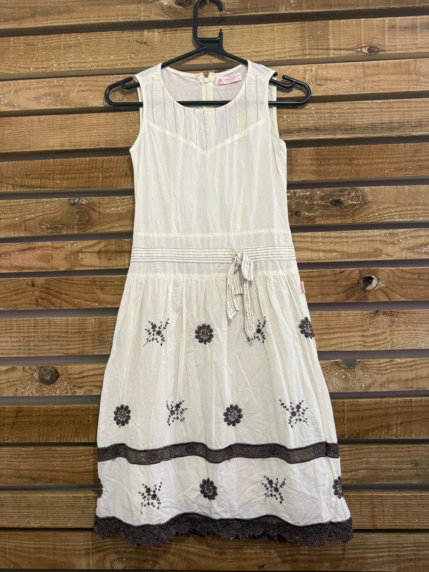 Vintage Y2K Dan Châu summer dress. Cottage core. Size 6-8.