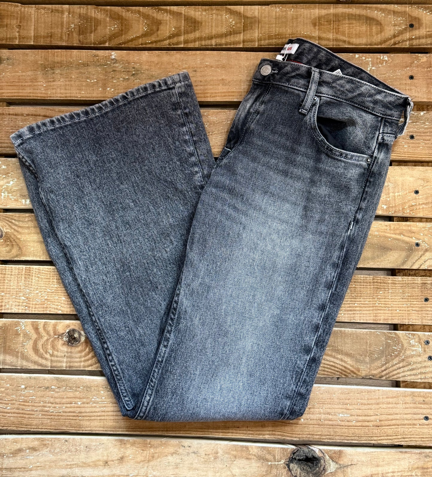 Vintage Y2K Tommy Hilfiger flared jeans. 34” waist, 31” leg