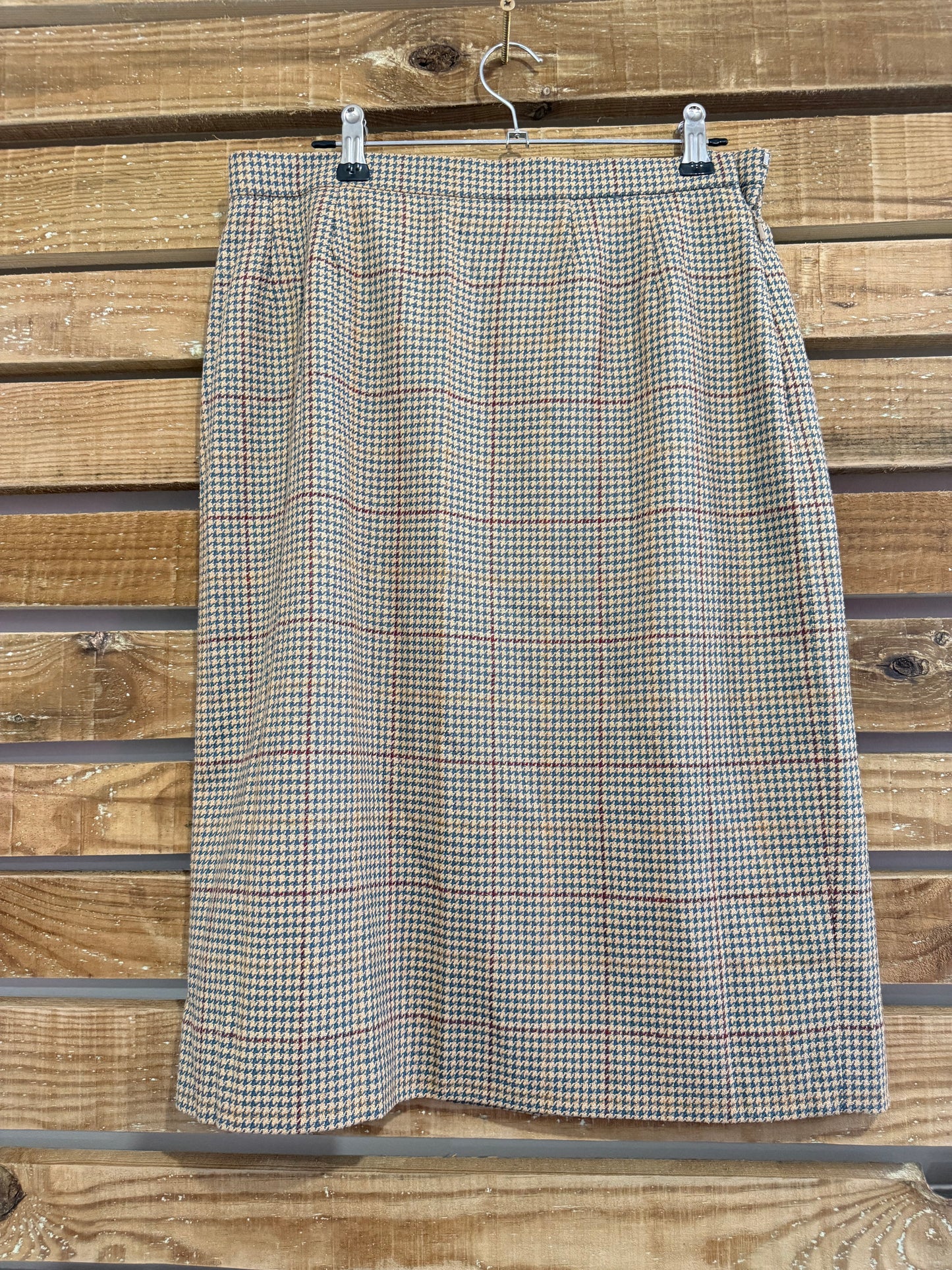 Vintage 80s, 40s style, Aquascutum checked wool skirt. Size 8-10. 29” waist