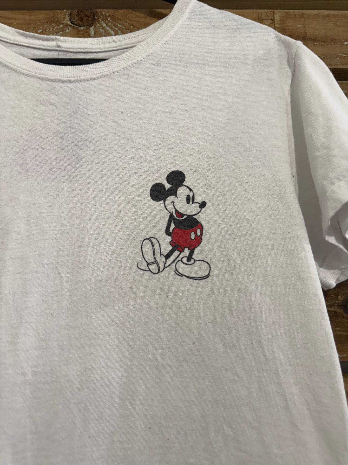 Vintage Y2K Disney Mickey Mouse T-shirt. Size Large.