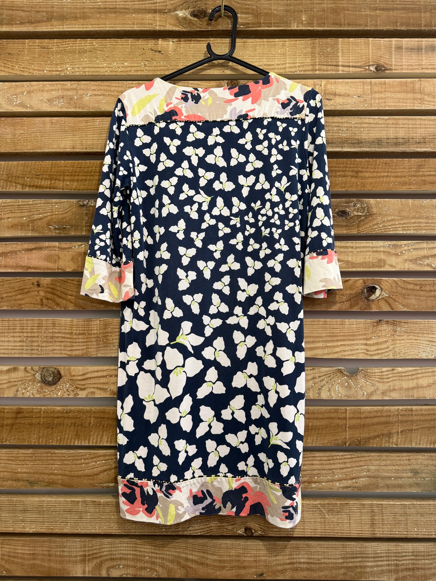 Vintage Y2K Dianne Von Furstenburg (DVF) silk dress. Patterned. Summer. Size 14.