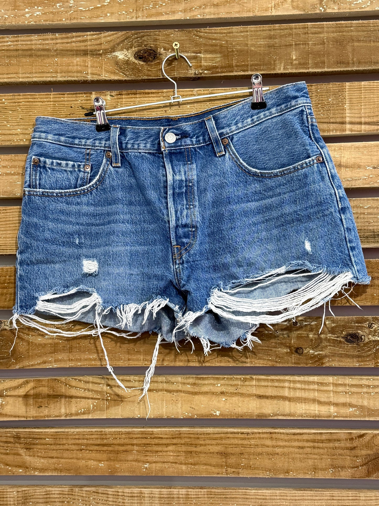 Vintage 90s Levi’s 501 Cut Off Denim Shorts. 31” waist, UK10-12