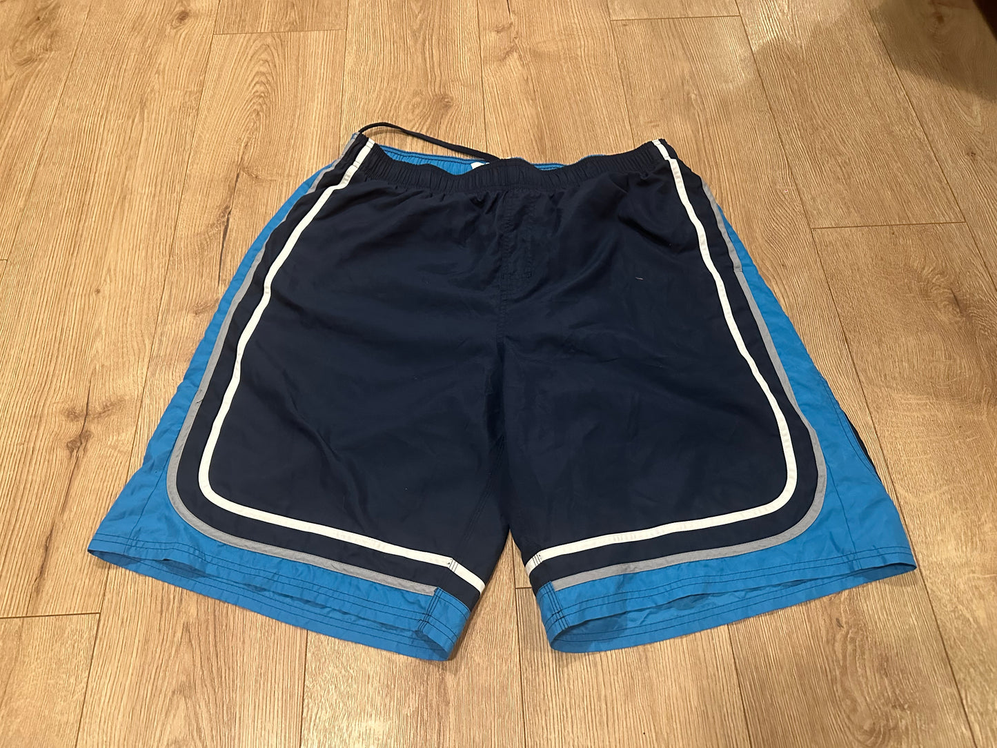 Vintage Y2K Nike sports shorts/ swim trunks. Size XXL. Blue
