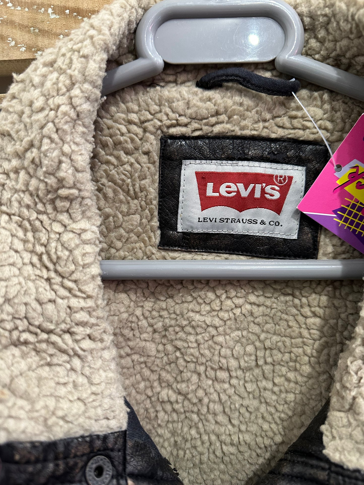 Vintage 90s Levi’s brown faux leather Sherpa fleece lined jacket. Size XL
