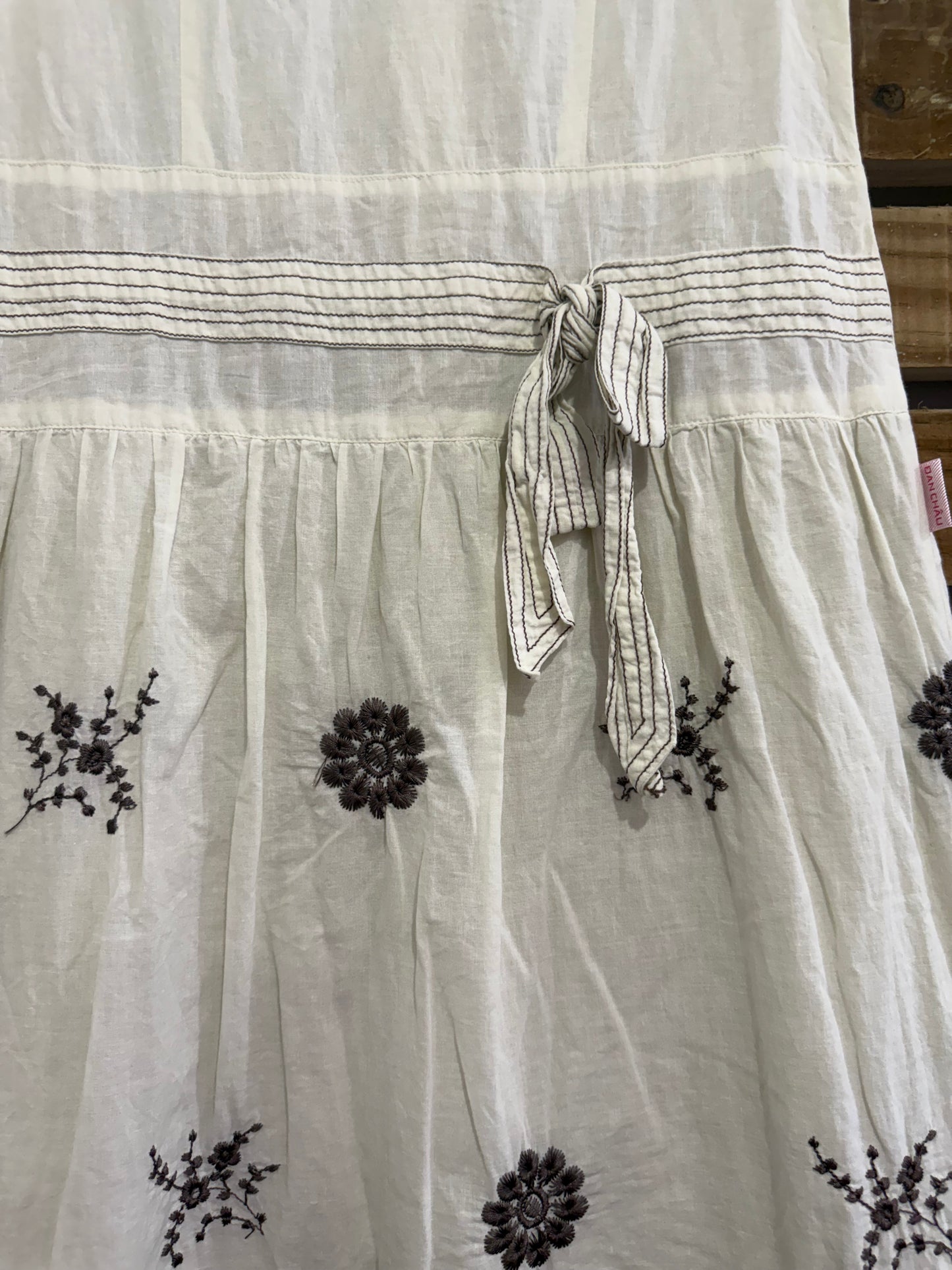 Vintage Y2K Dan Châu summer dress. Cottage core. Size 6-8.