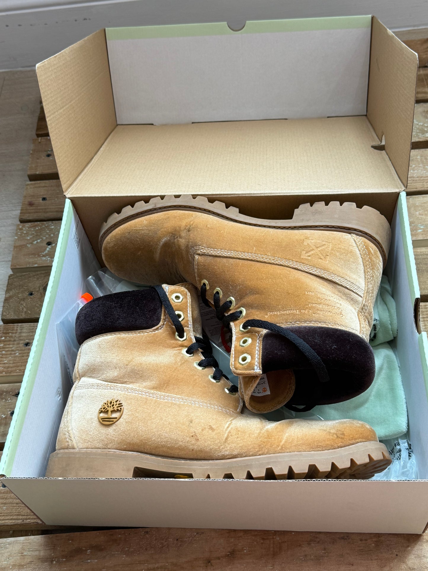 Off-White x Timberland Tan Boots UK 8.5. Box & labels included