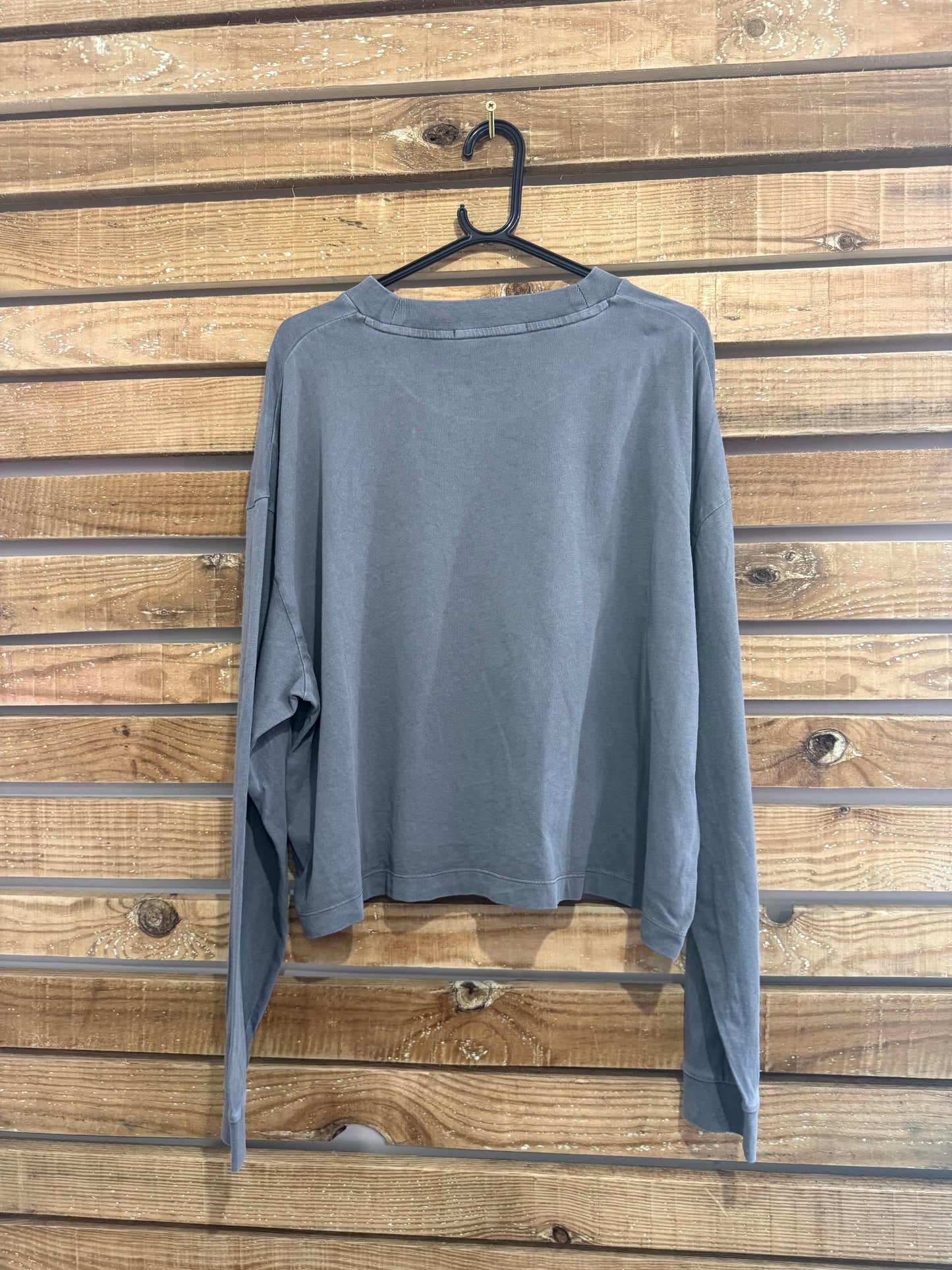 Vintage Y2K Calvin Klein cropped logo T-shirt. Grey. Size XXL.