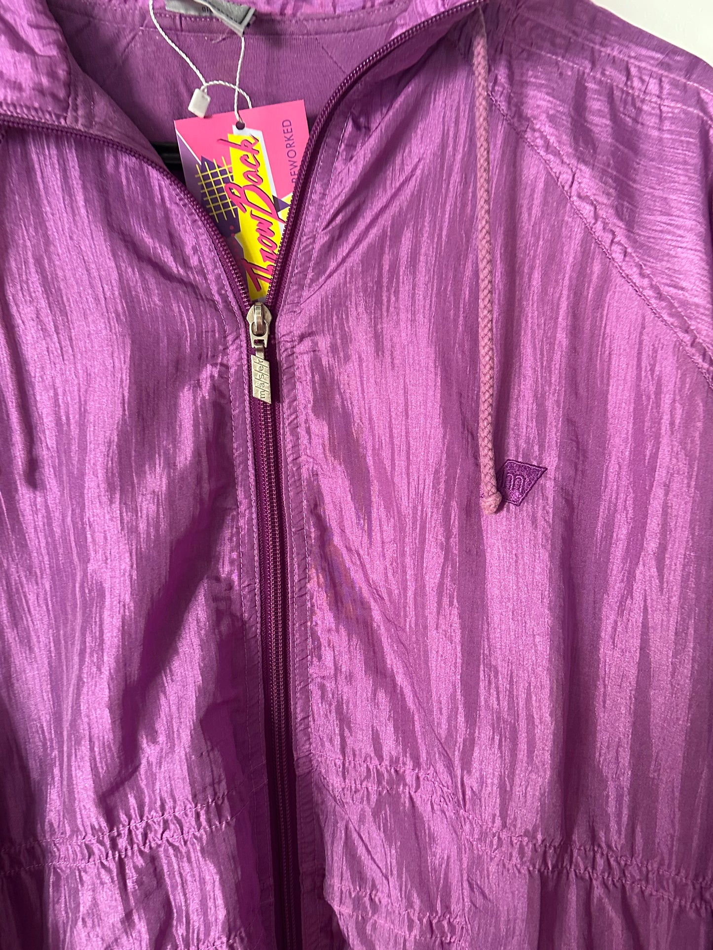 Vintage 90s zip up windbreaker/ shell jacket. Size Large. Festival.