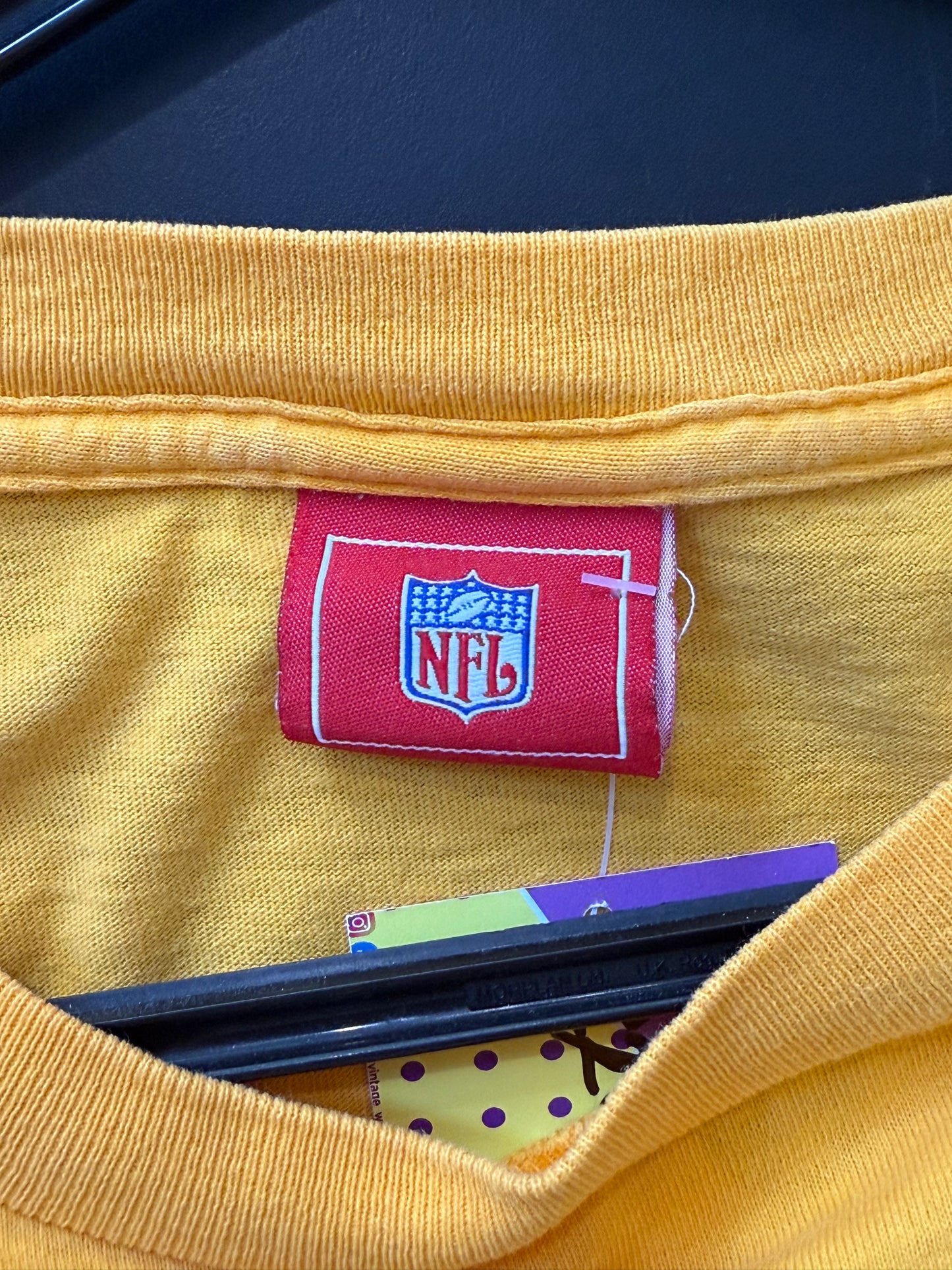 Vintage 90s Steelers NFL USA American spell-out football t-shirt. Size Large.