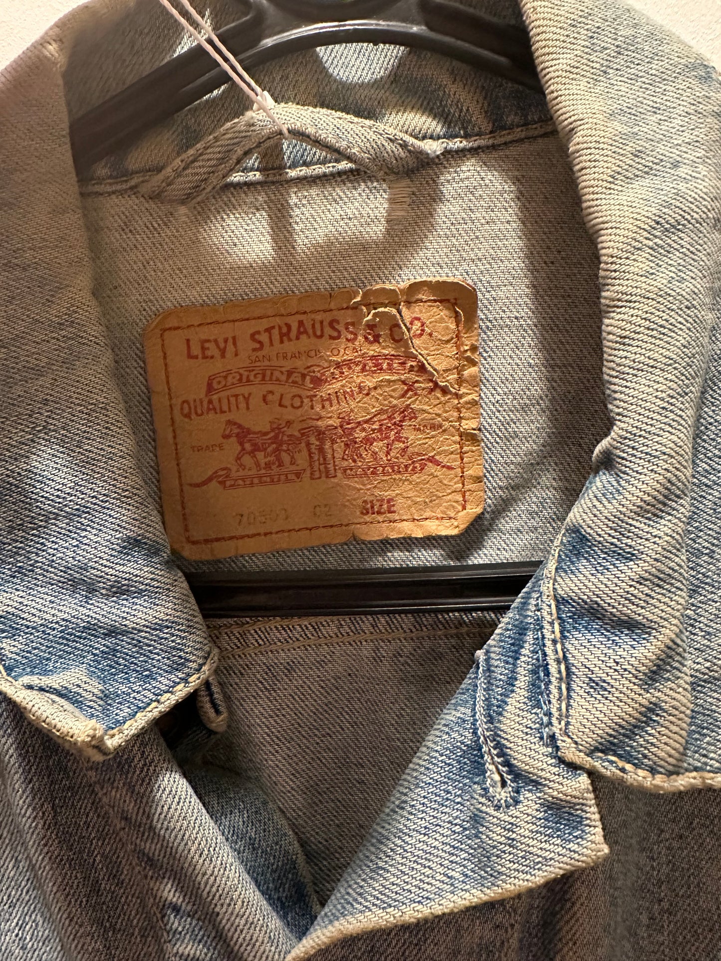 Vintage 90s Levi’s light blue denim jacket. Size medium.