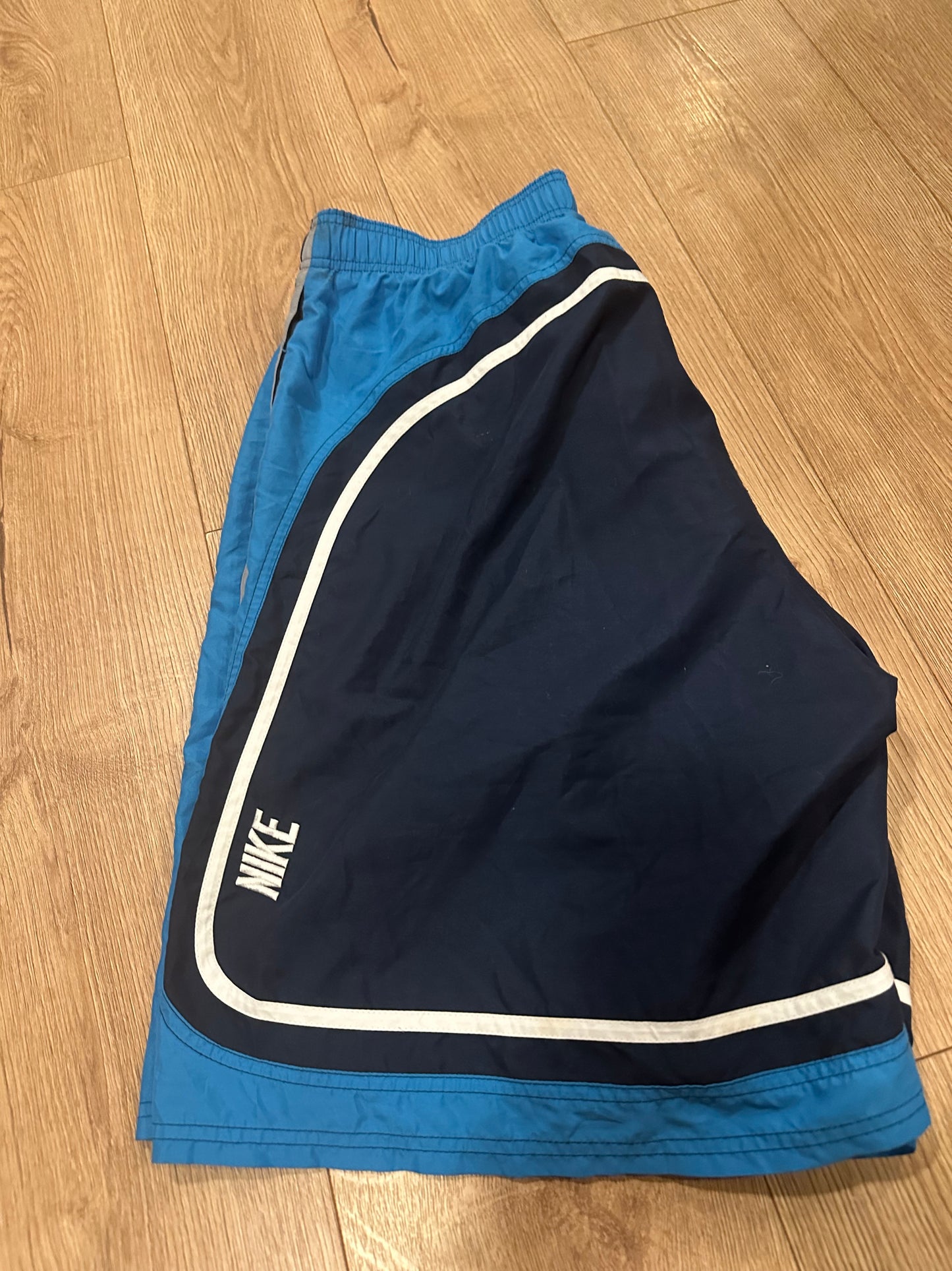 Vintage Y2K Nike sports shorts/ swim trunks. Size XXL. Blue