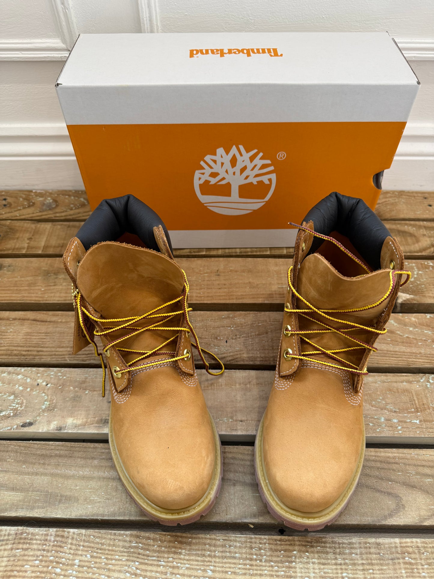 Brand new in box. Timberland 6-Inch Premium Boots. Wheat colour. EU39, UK6