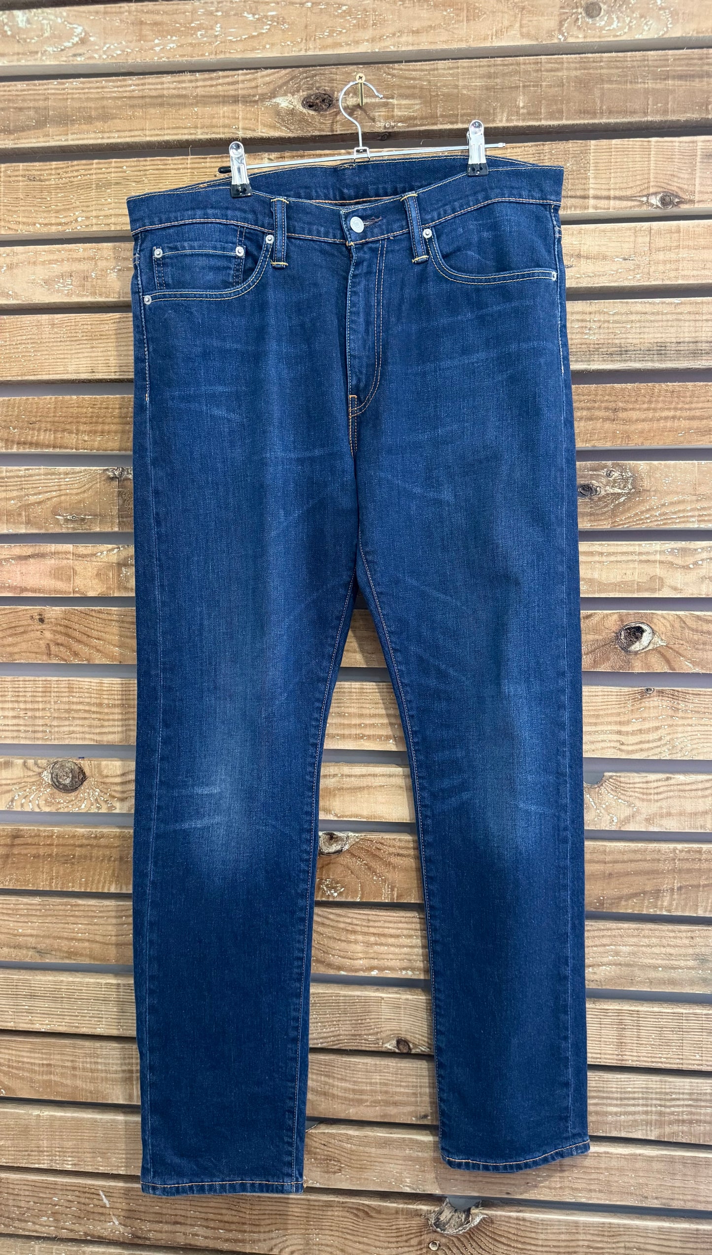 Vintage Y2K Levi’s 508 straight leg Jeans. Dark blue. Waist 37” leg 32”