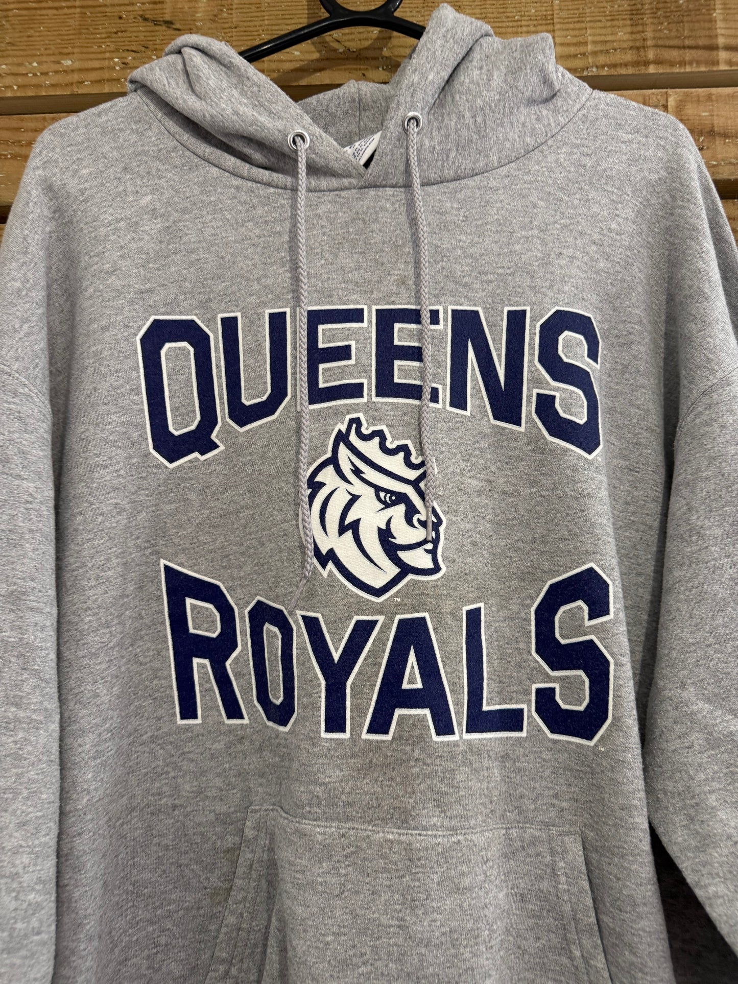 Vintage Y2K Champion American Queens Royals. University of Charlotte. Hoodie/Hooded Sweatshirt. USA. Size XL.