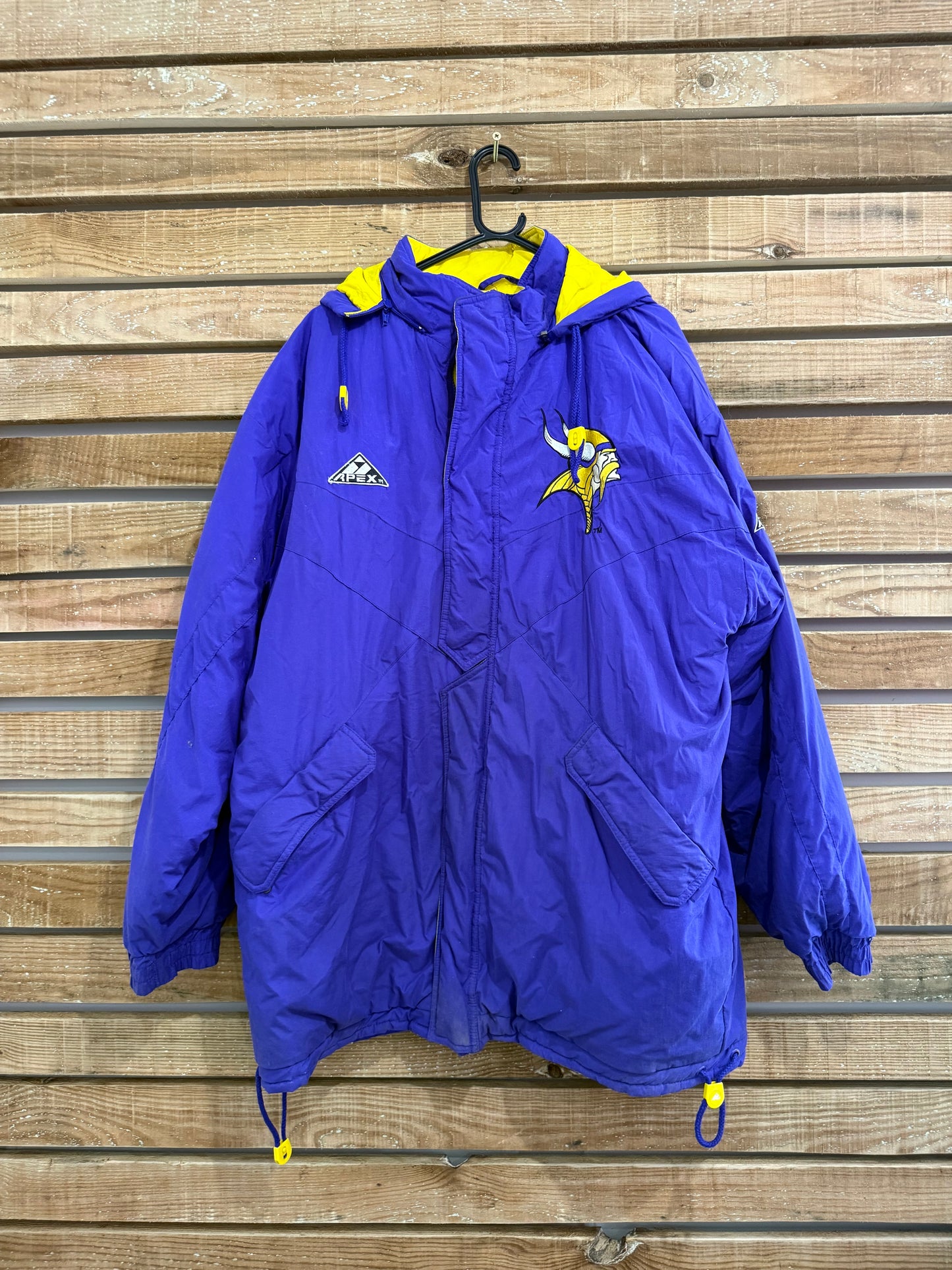 Vintage 90s NFL Apex Minnesota Vikings sports jacket/coat. Size XL
