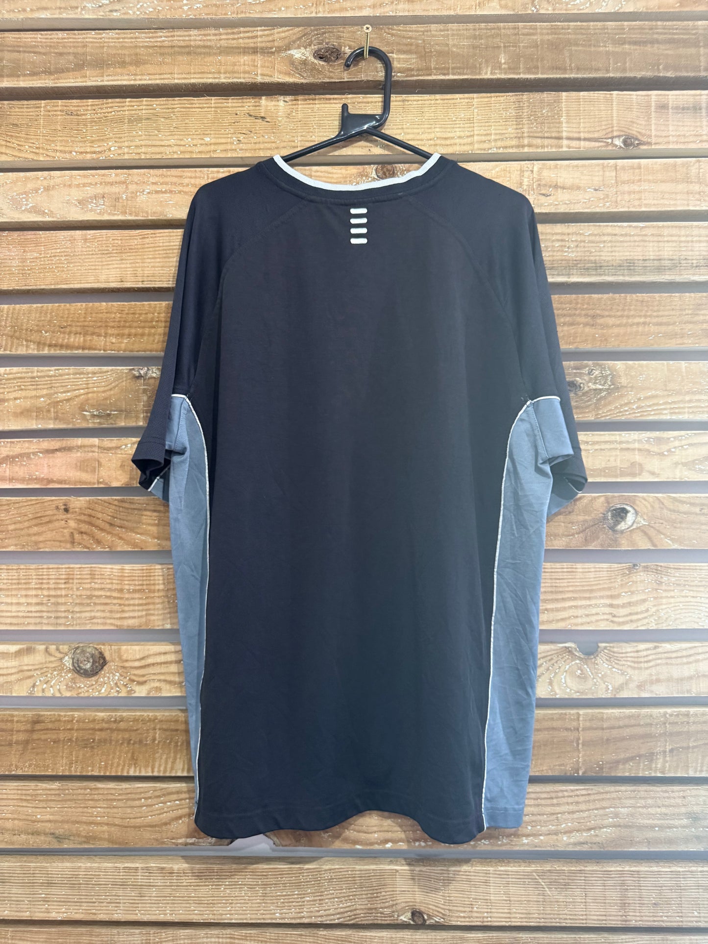 Vintage 90s Fila sports top/ t-shirt. Size Large.