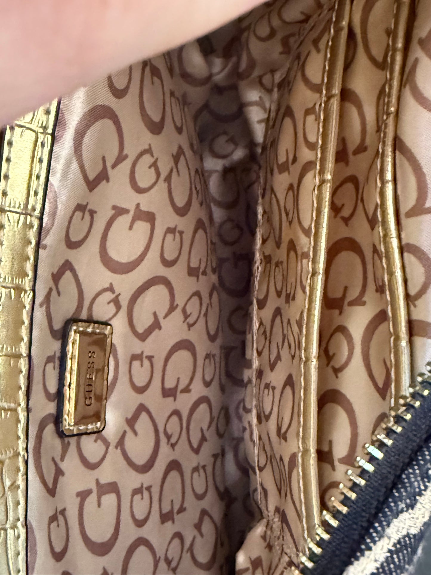 Vintage Y2K Guess leopard print textured brown bag. Studded.