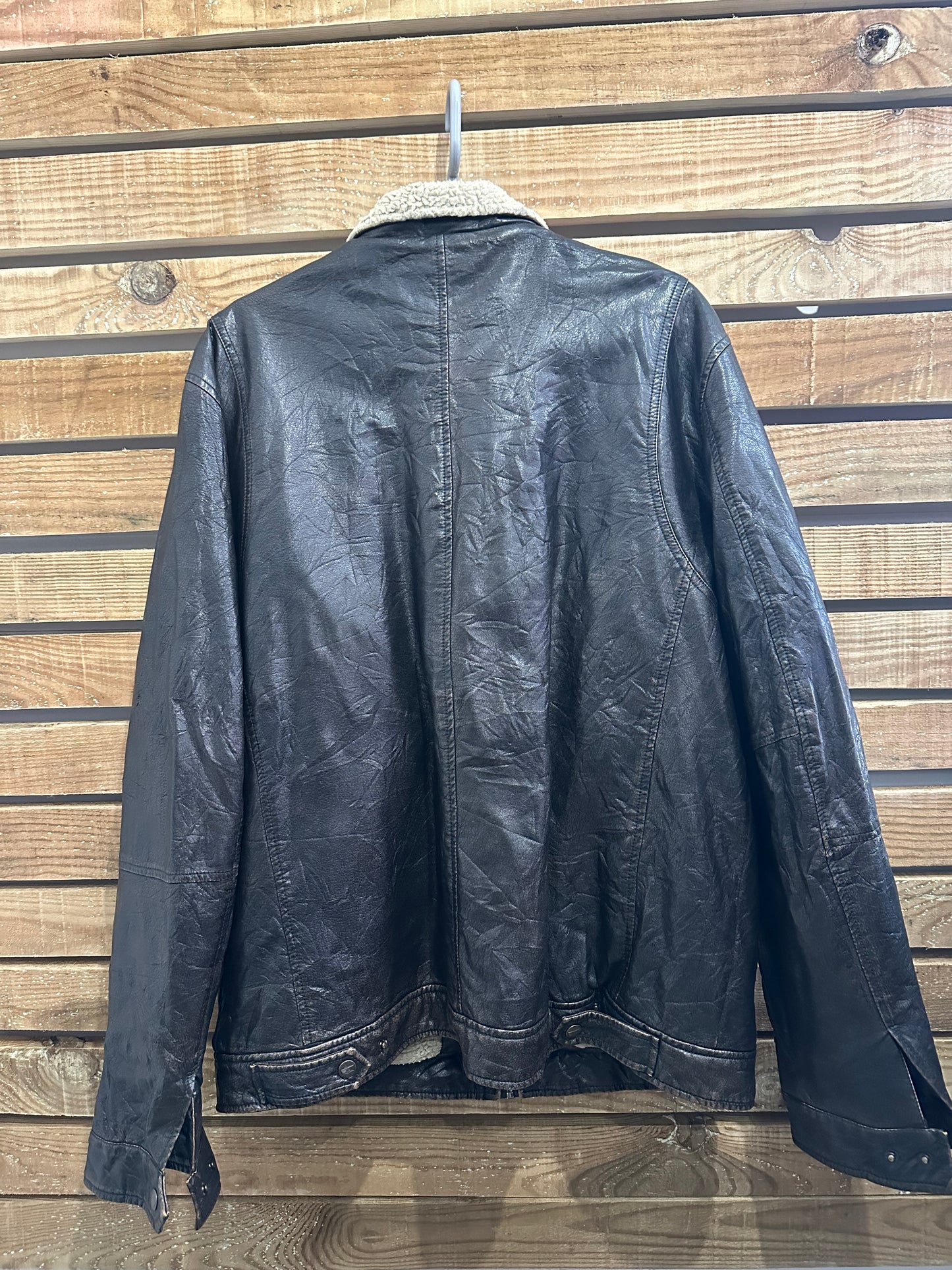 Vintage 90s Levi’s brown faux leather Sherpa fleece lined jacket. Size XL
