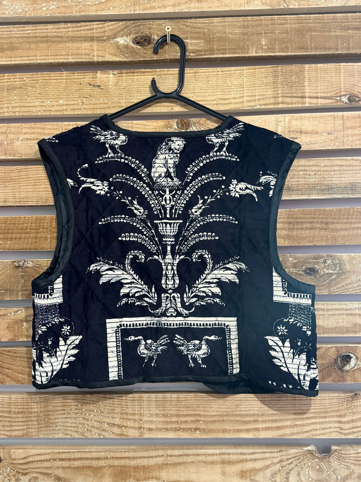 One Hundred Stars quilted velour Baroque print Waistcoat/ Gilet Jacket. Size Large