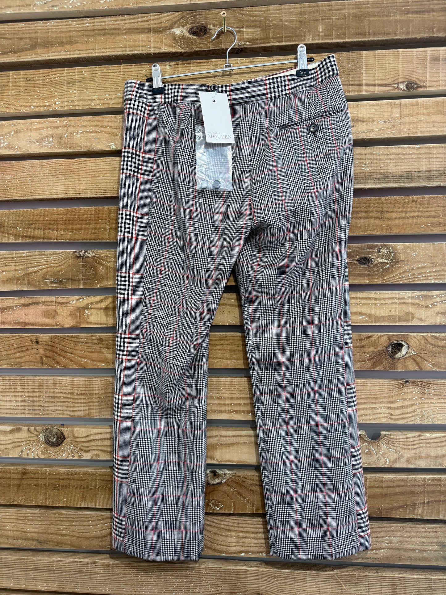 BNWT Alexander McQueen Plaid cropped trousers. 32” waist. 26” leg. Size UK12. EU40