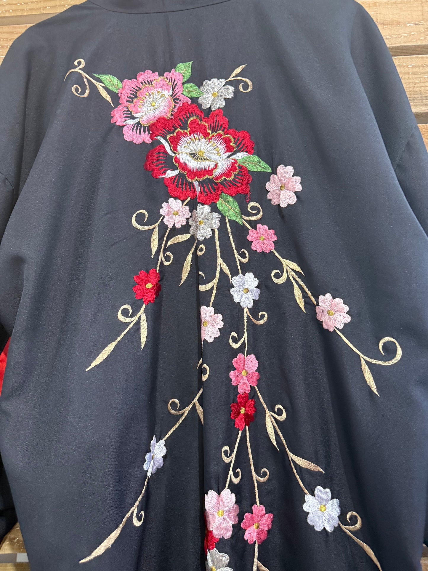Vintage 70s embroidered peony floral kimono. Free sizing.
