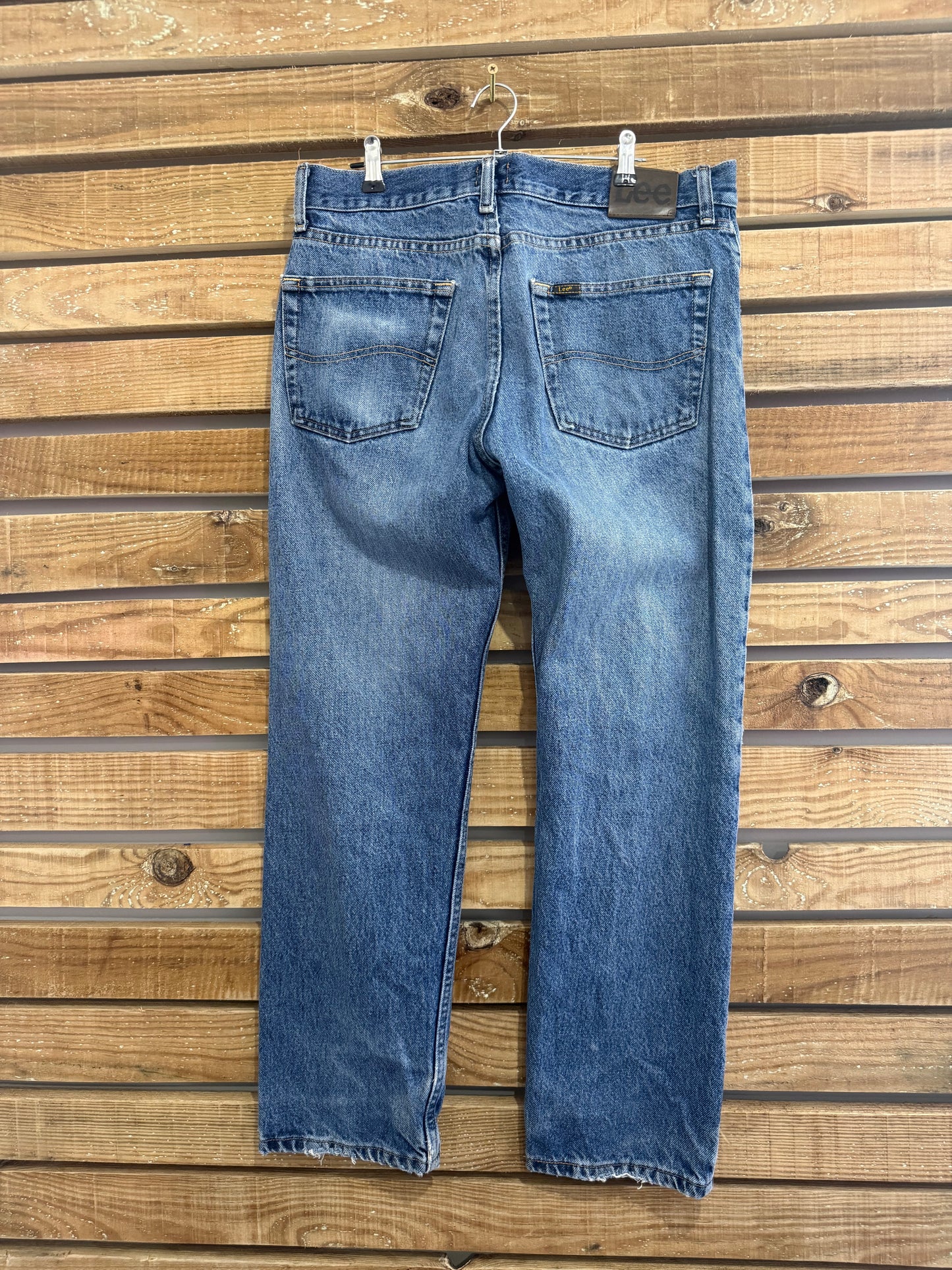 Vintage 90s Levi’s 514 straight leg Jeans. Mid blue. Waist 34” leg 30”