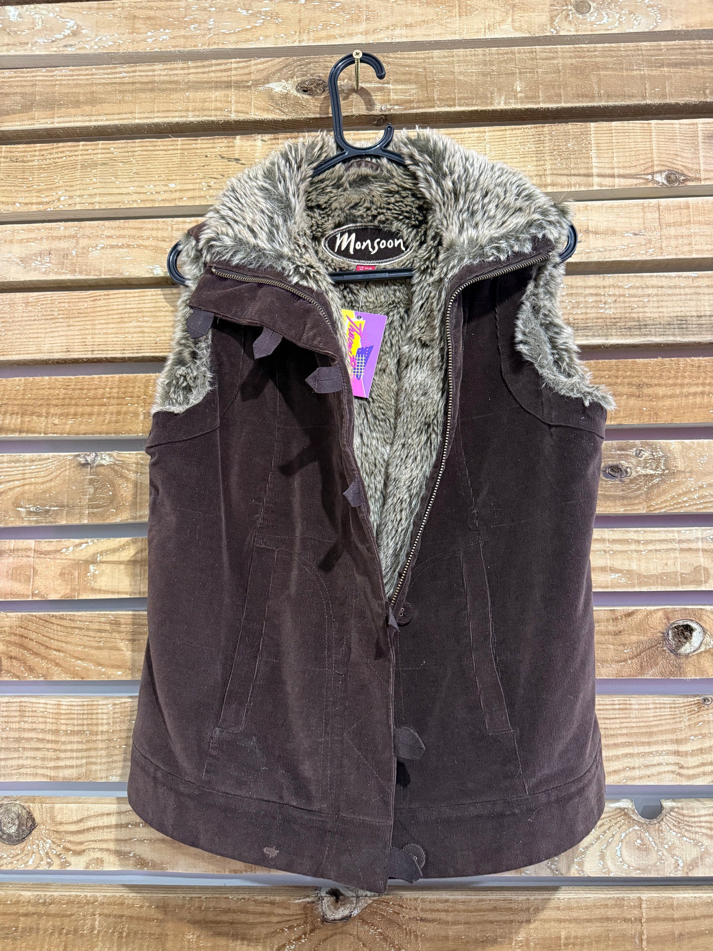 Vintage Y2K Faux Fur/ sheepskin Gilet/Sleeveless Jacket/ Gilet. Size 12. Festival/winter