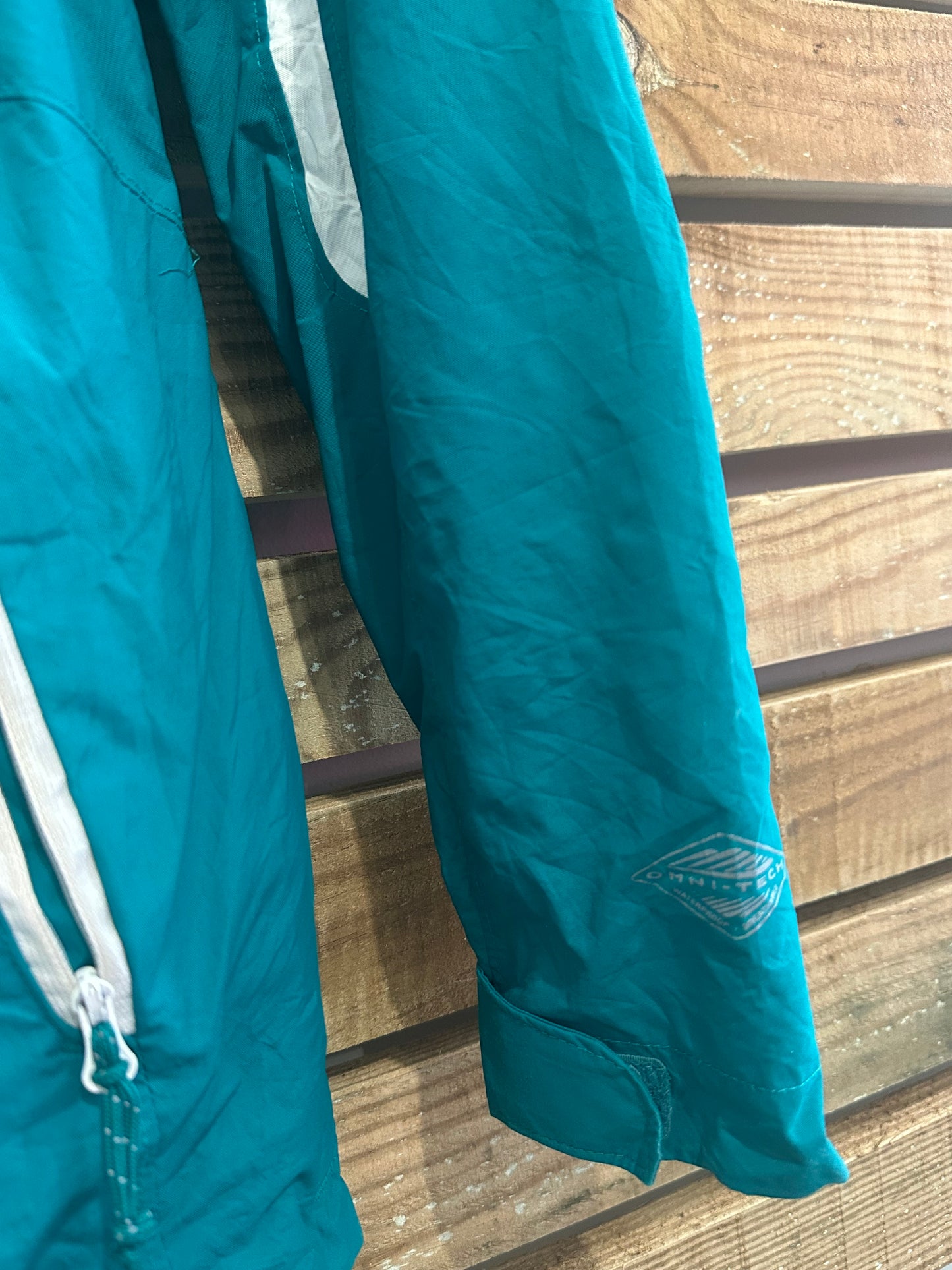 Vintage 90s Columbia Waterproof omnitech Outdoors Jacket/ Coat size Small. Turquoise.
