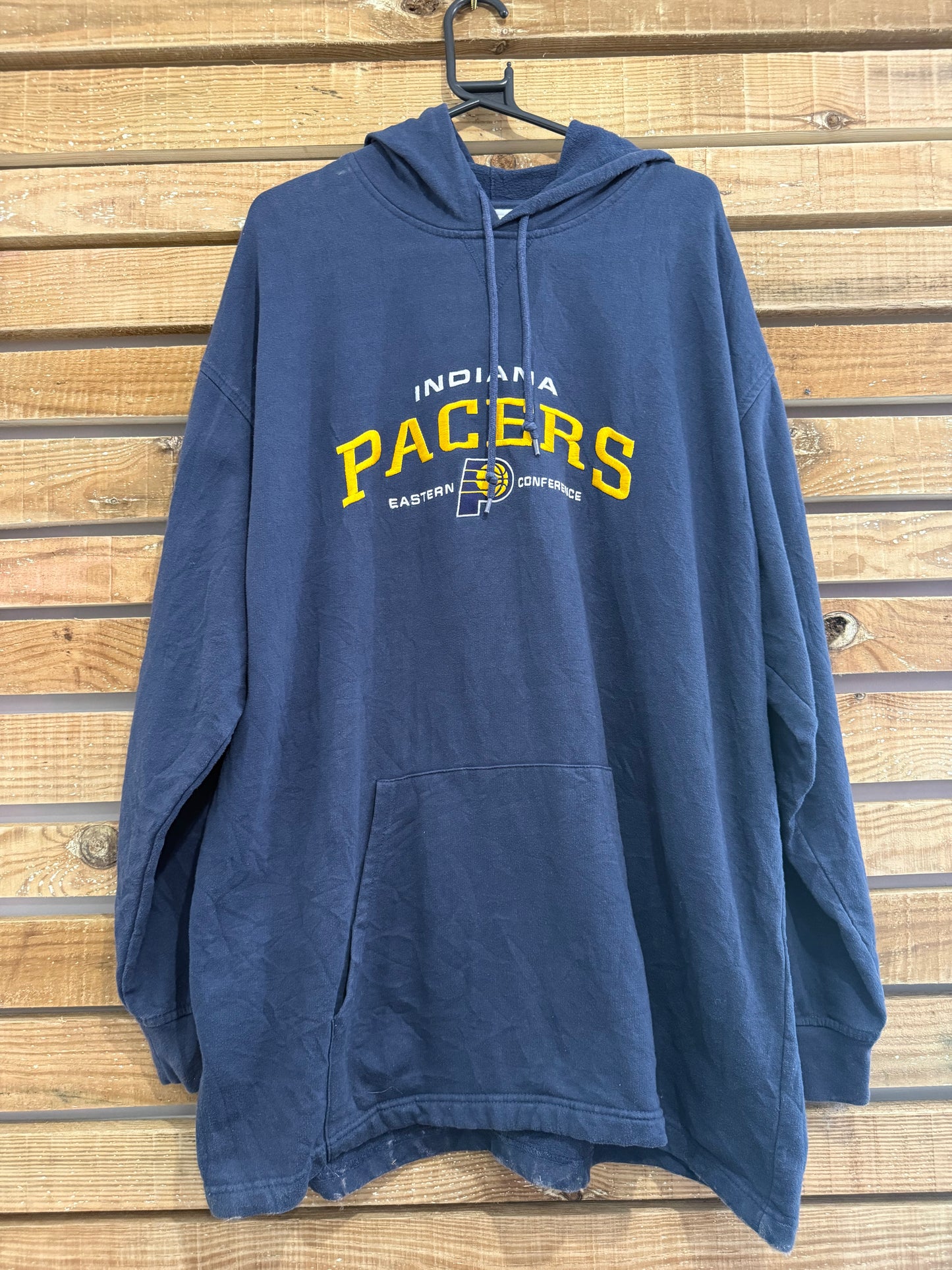 Vintage 90s NBA Indiana Pacers hoodie/ hooded sweater. Size XXL.