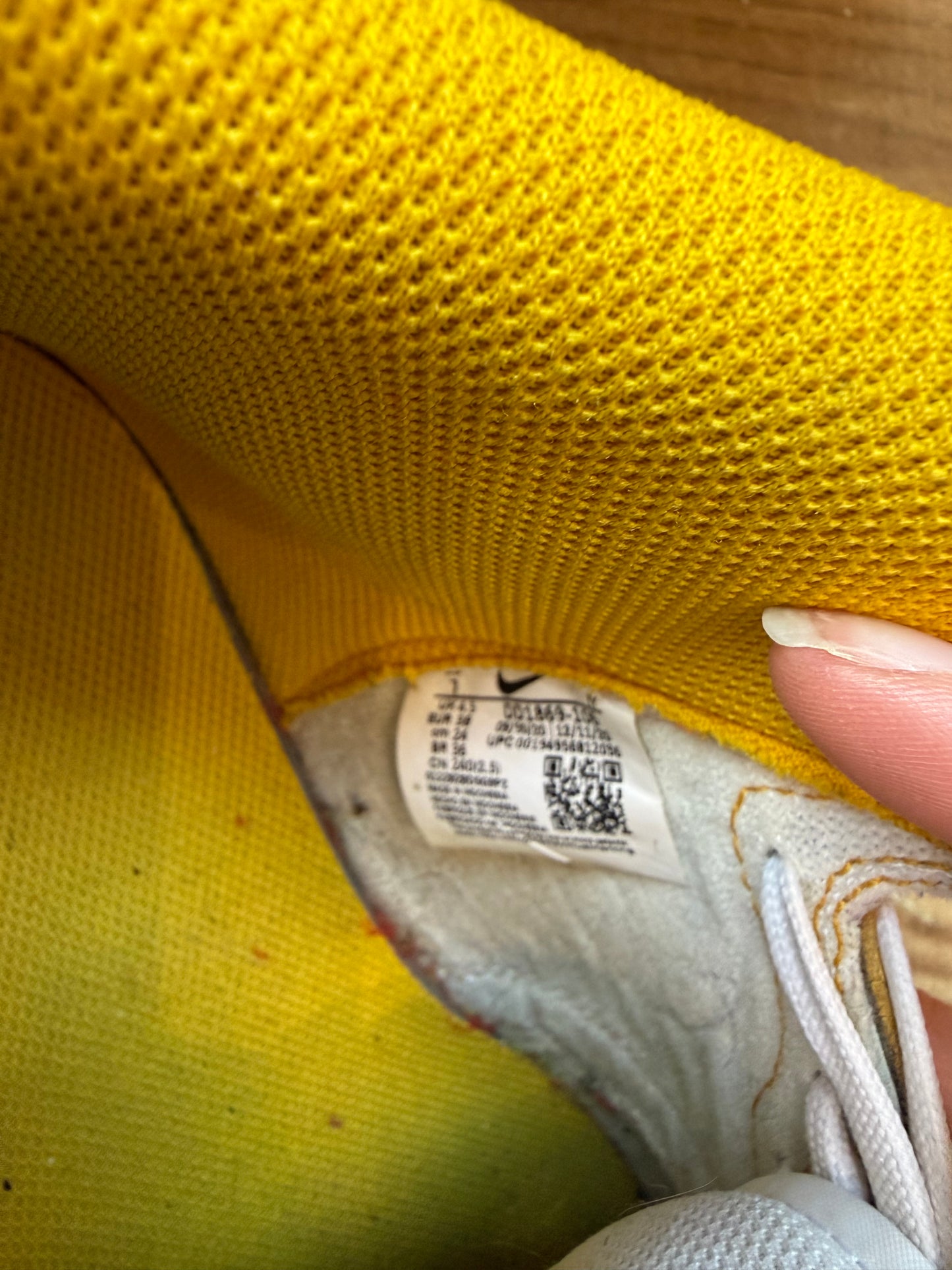Nike Dunk High top Sulfer Trainers/ sneakers. Size 37.5 (UK4.5) yellow & white.