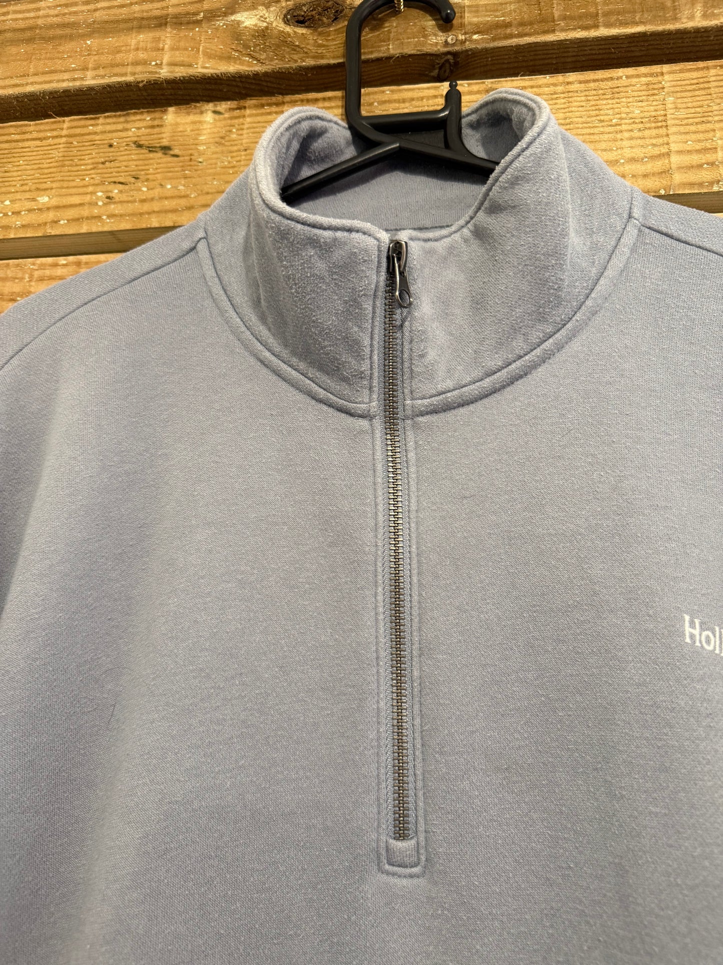 Vintage Y2K Hollister 1/4 zip sweater/ sweatshirt. Size Large.