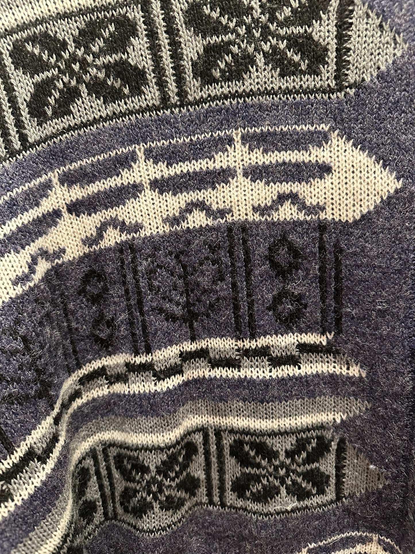 Vintage 80s roll neck/ turtle neck 100% wool pattern jumper. Lady Laura brand. Size large.