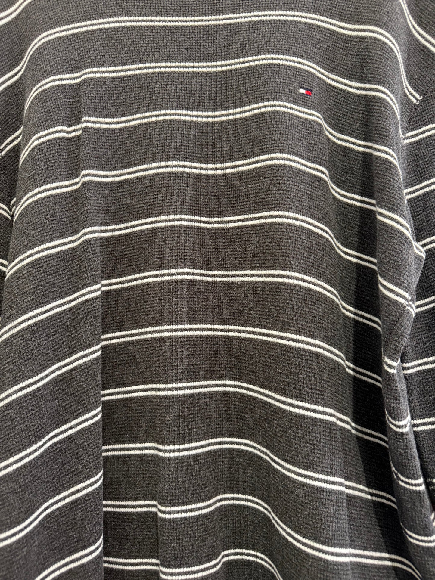 Vintage 90s Tommy Hilfiger jumper/ sweater. Grey. Size XL