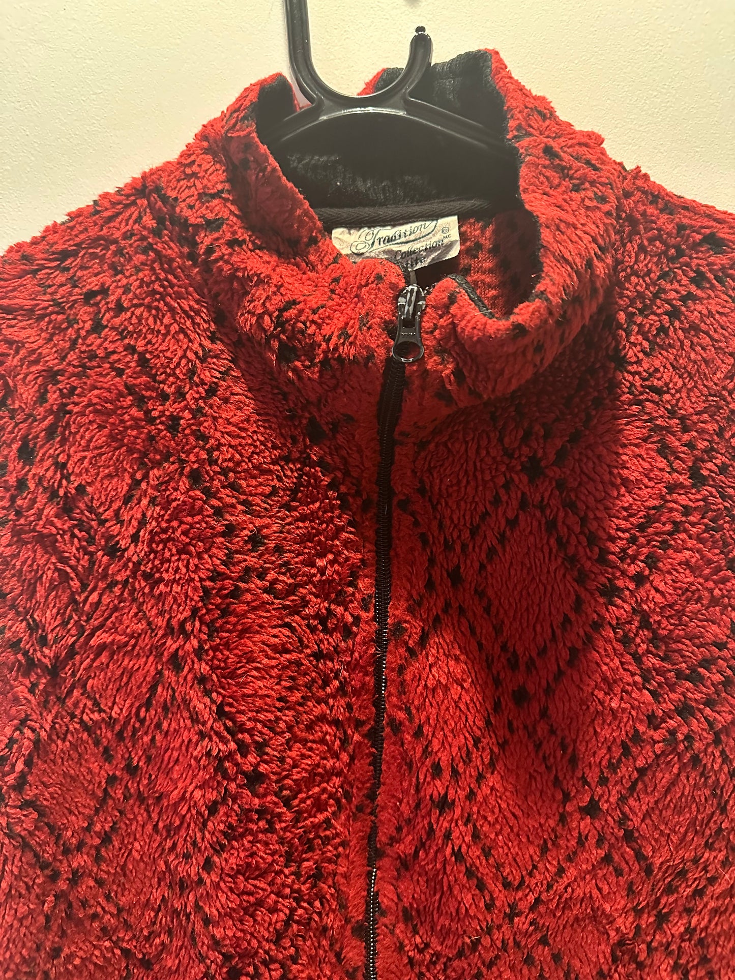 Vintage 90s patterned red fleece. Zip up gilet/ sleeveless. Size Large.