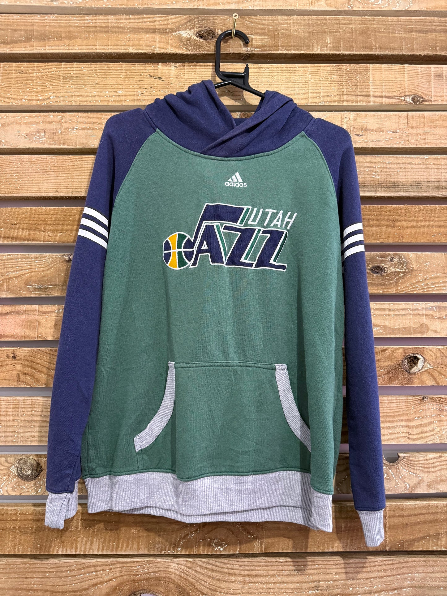 Vintage Y2K Adidas Utah Jazz hoodie/ hooded sweater. Green. Size Medium. USA
