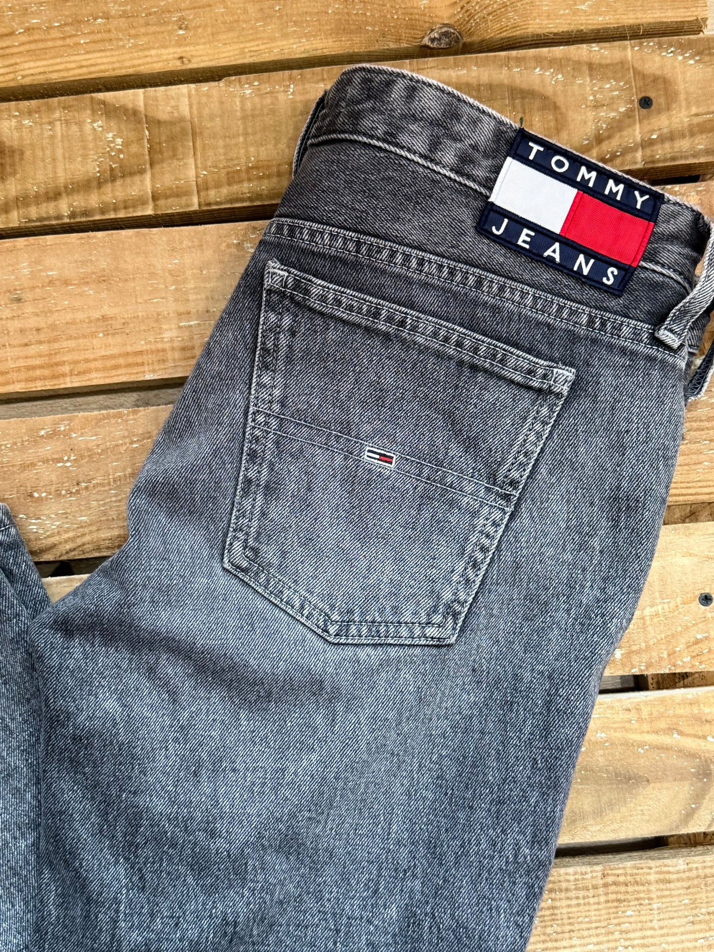 Vintage Y2K Tommy Hilfiger flared jeans. 34” waist, 31” leg