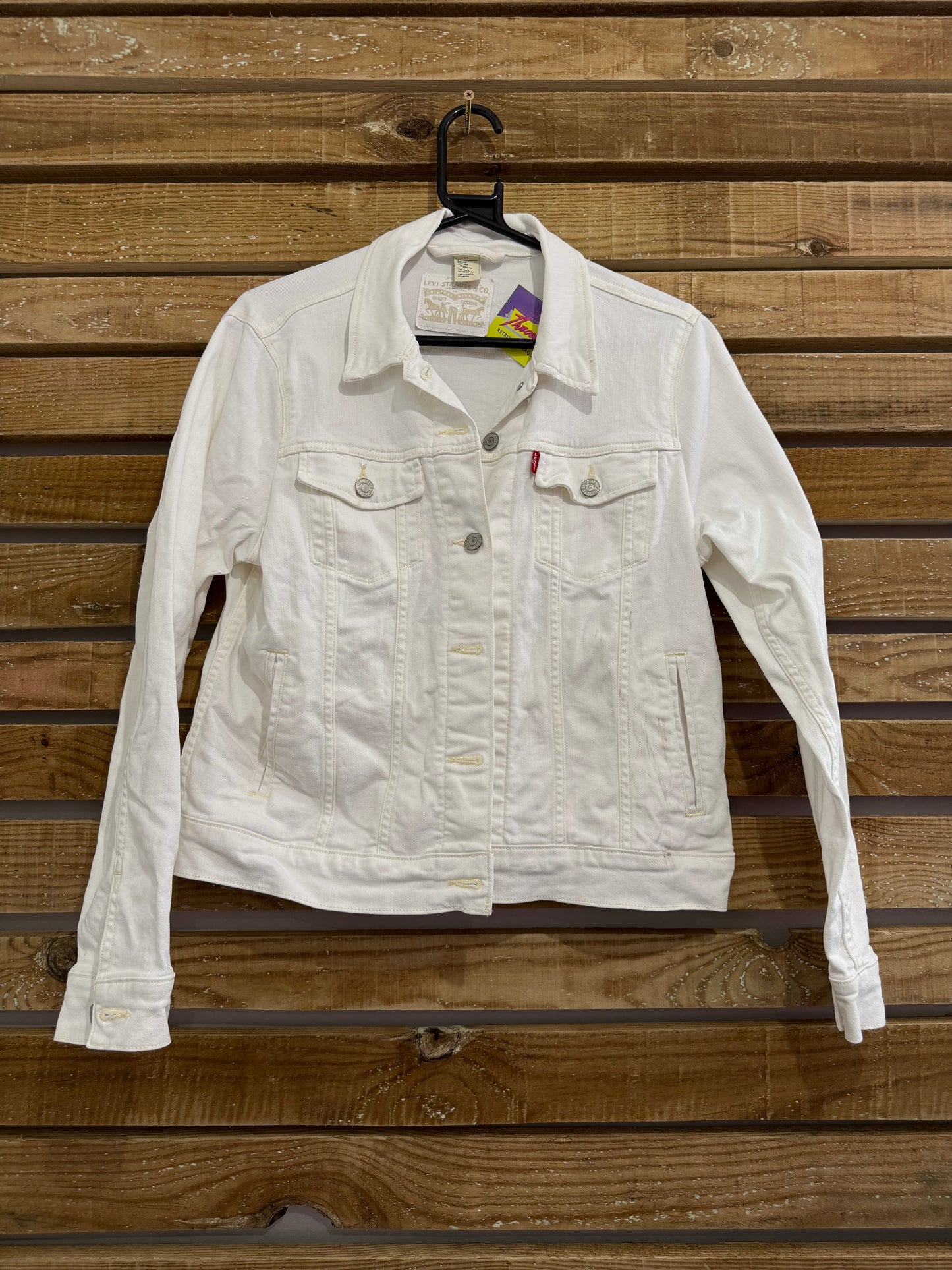 Vintage Y2K Levi’s white denim jacket. Size Large