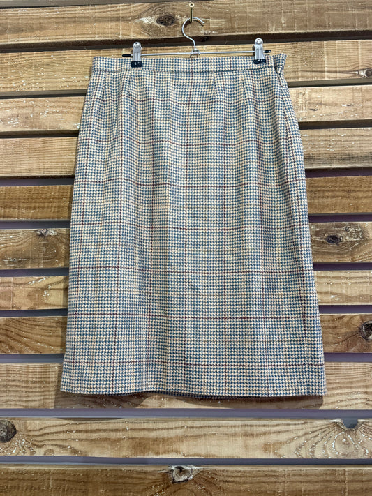 Vintage 80s, 40s style, Aquascutum checked wool skirt. Size 8. 26-28”waist