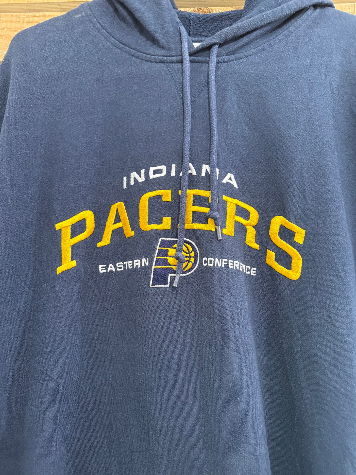 Vintage 90s NBA Indiana Pacers hoodie/ hooded sweater. Size XXL.