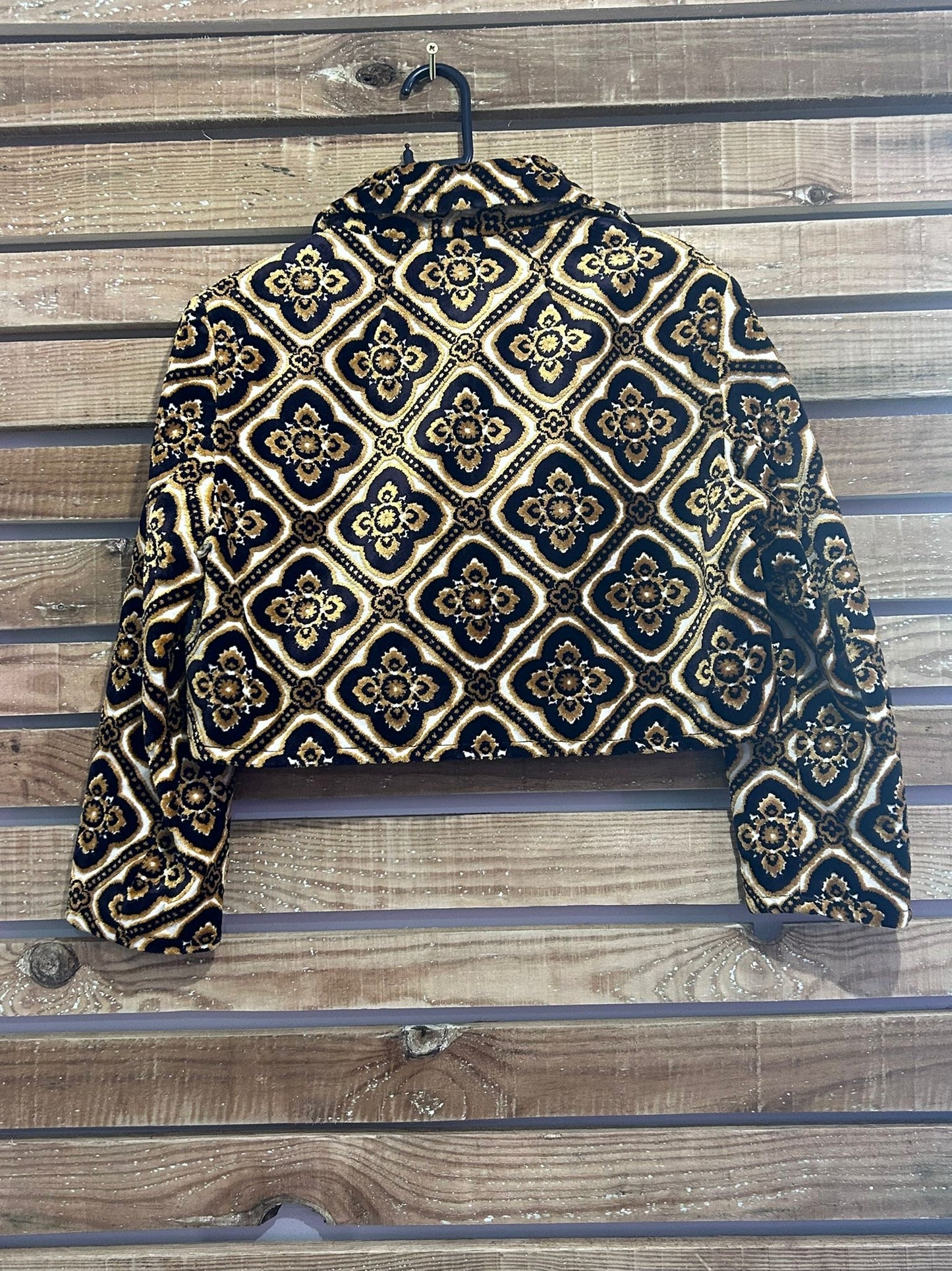 BNWT Etro geometric print cropped jacket. Labelled a 48. Free sizing up to a size 16.