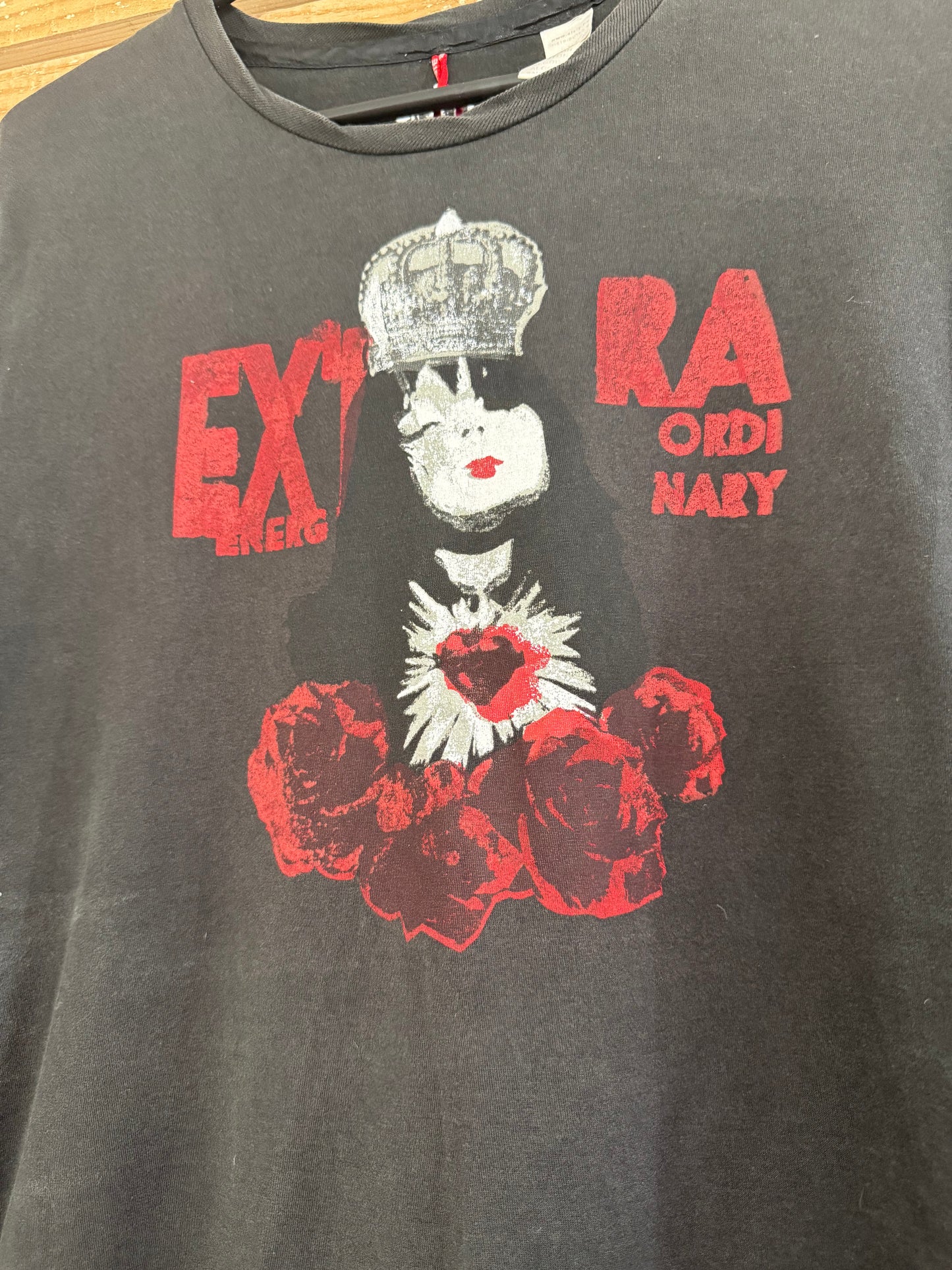 Vintage Y2K Energie extraordinary roses & crown woman motif T-shirt. Size XL.