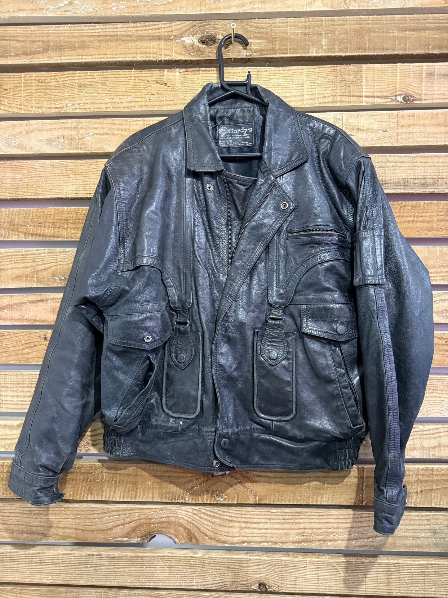 Vintage 80s leather biker bomber jacket. Black. Size Large.