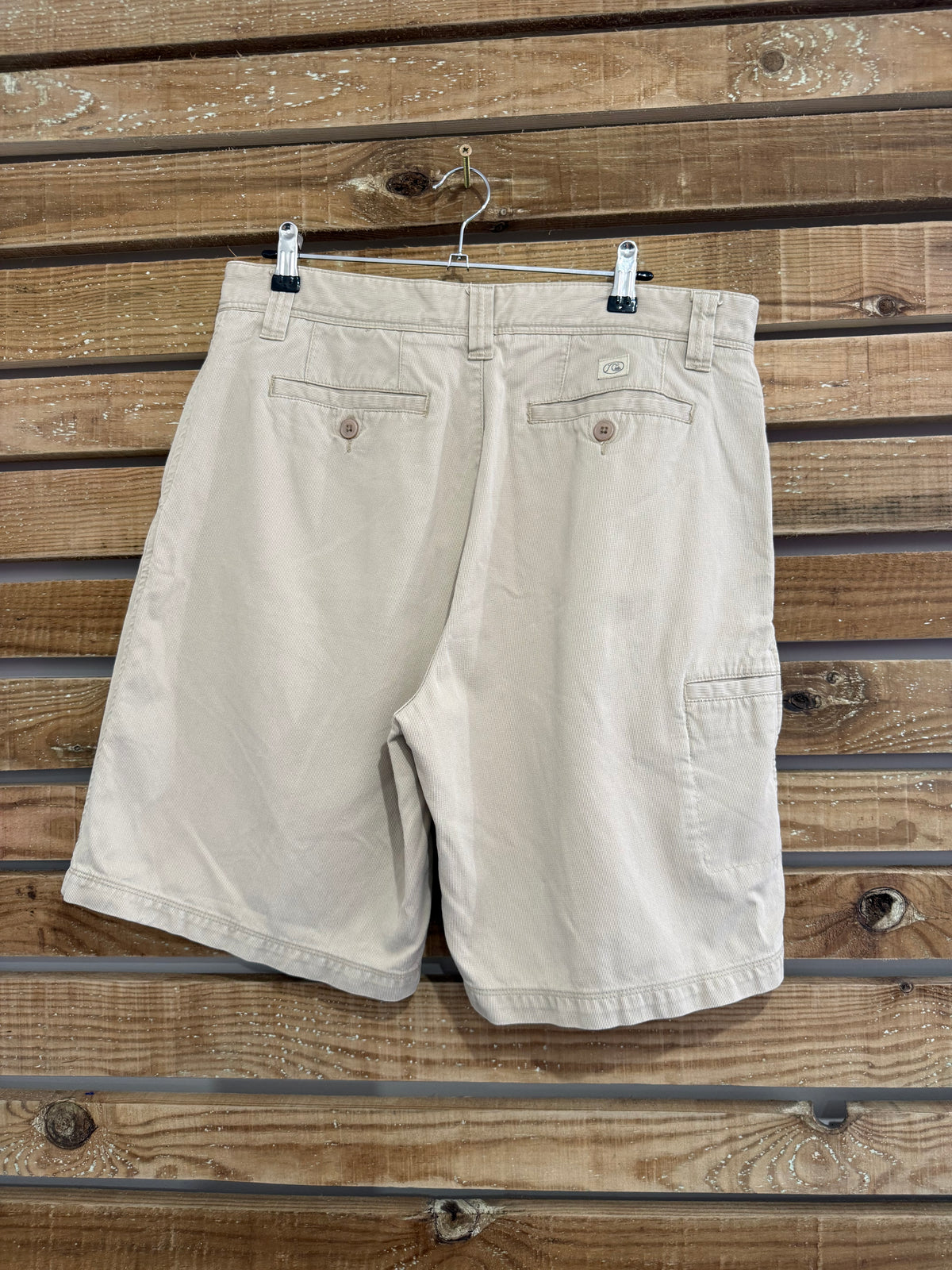 Vintage 90s Quiksilver chino cargo cotton shorts. 34” waist. Beige. Summer/holiday.