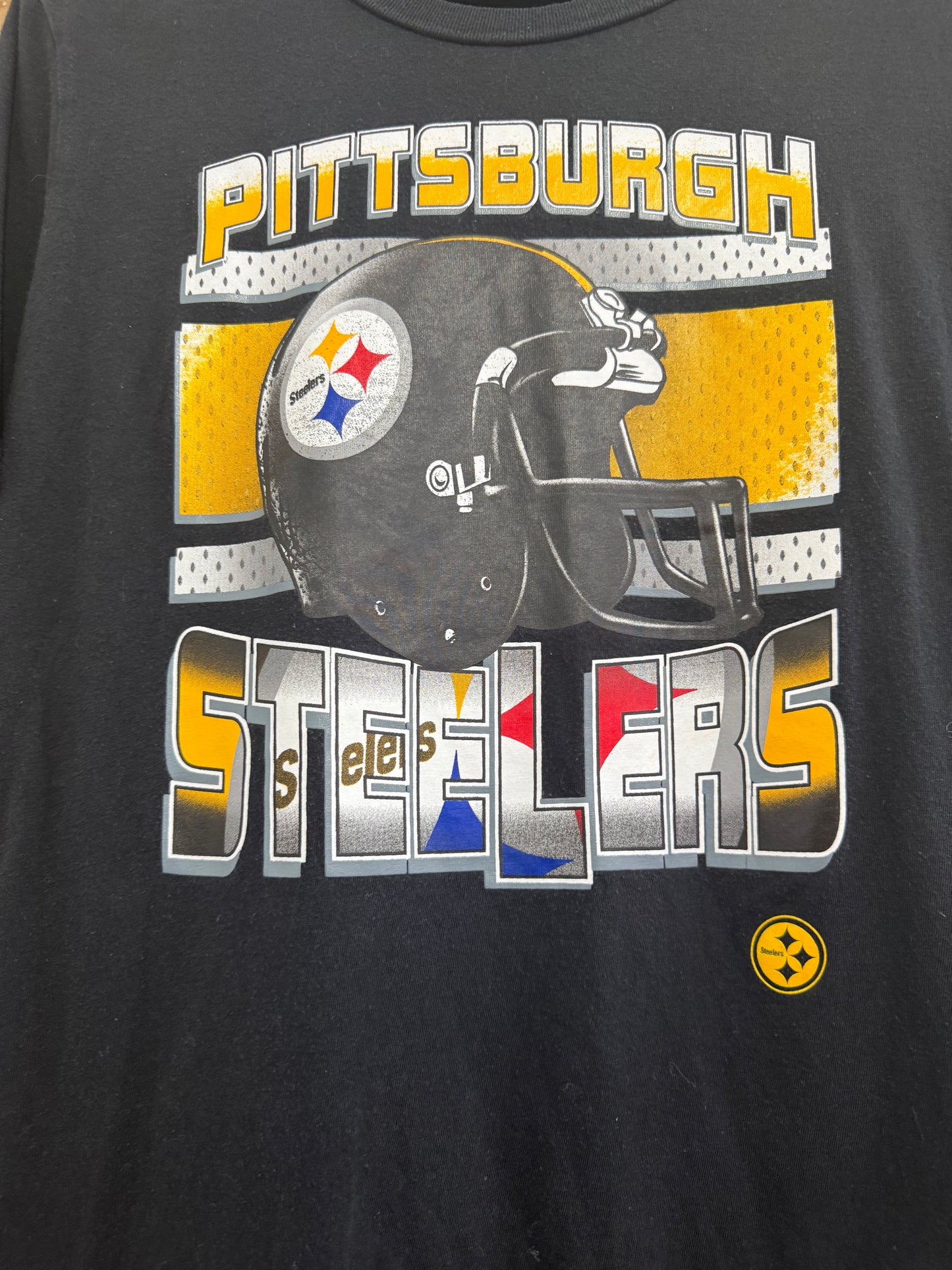 Vintage 90s Pittsburgh Steelers NFL USA American football t-shirt. Size small.