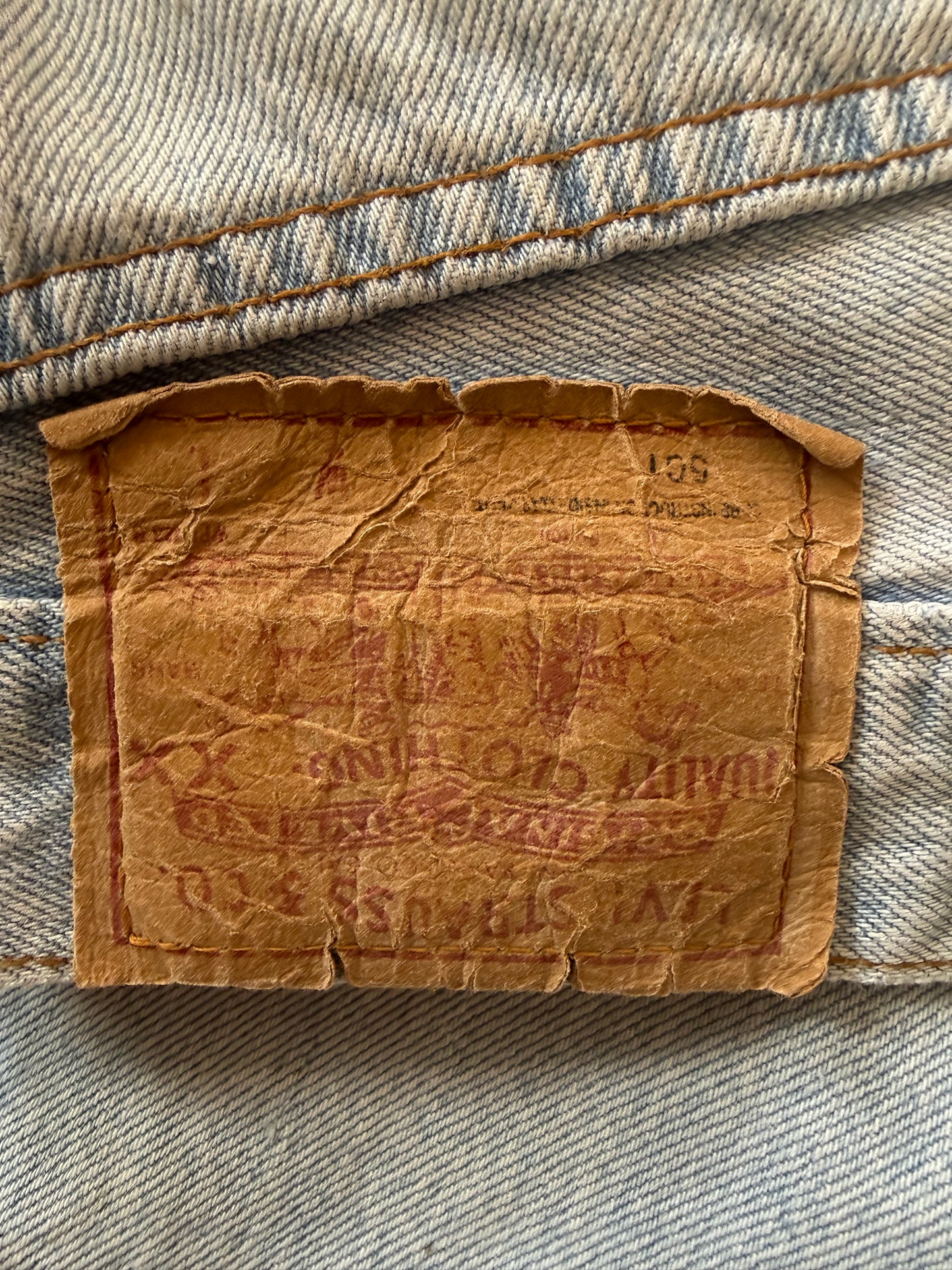 Vintage 90s Levi’s 501 straight leg Jeans. Light blue. Waist 30” leg 32”